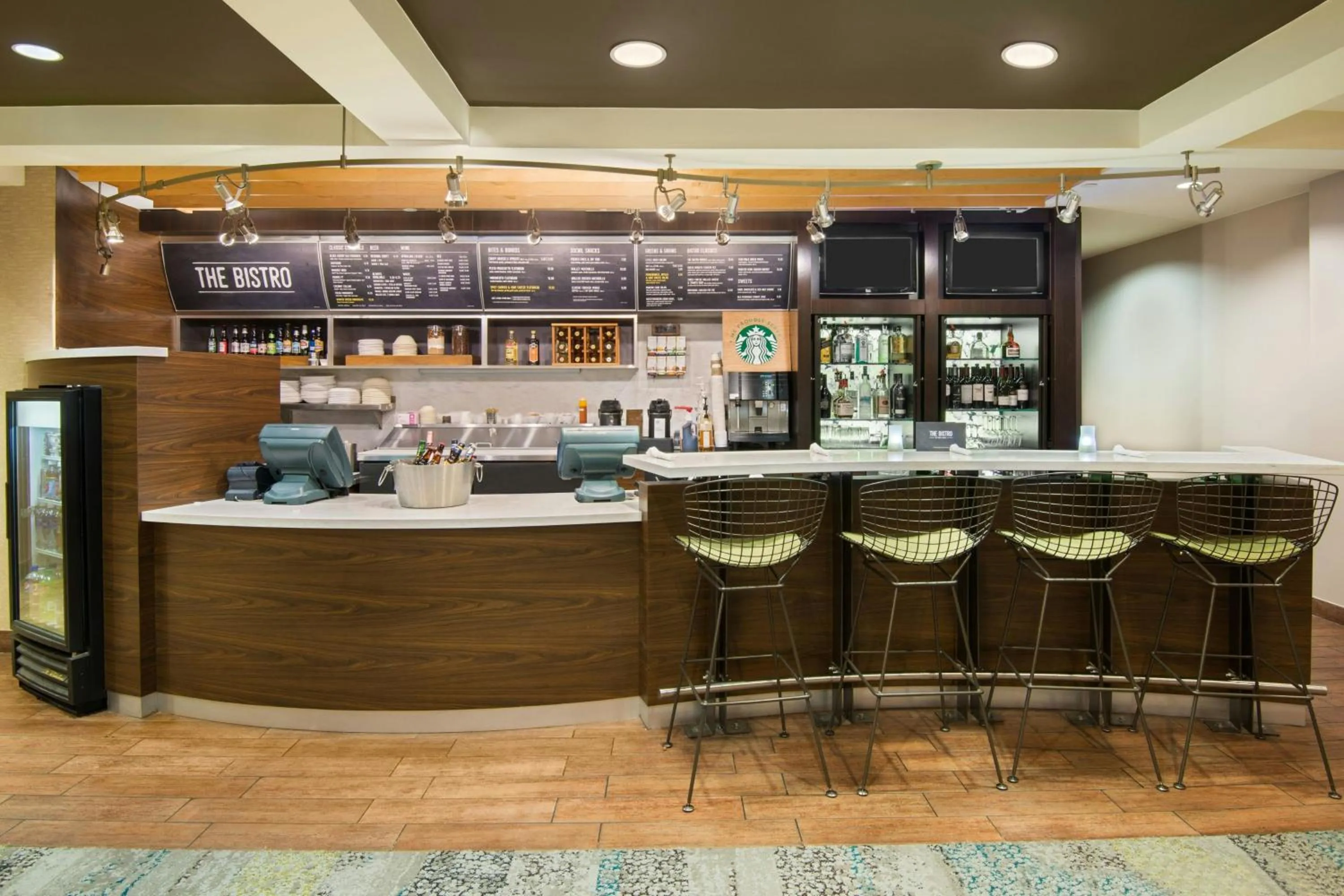 Restaurant/places to eat in Courtyard by Marriott Springfield Airport