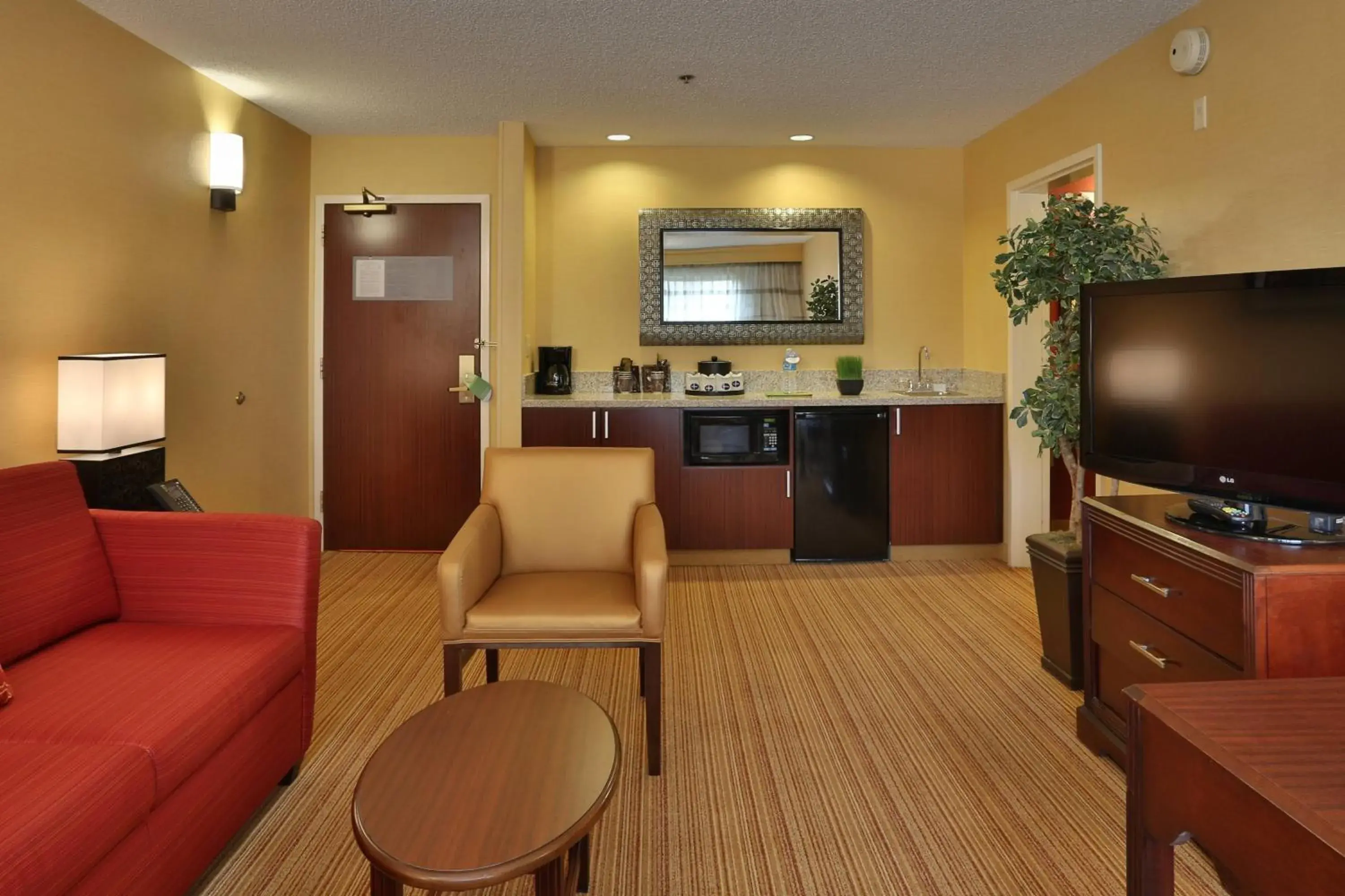 Suite with 2 Double beds & Sofa bed in Courtyard by Marriott Springfield Airport Suite with 2 Double beds & Sofa bed in Courtyard by Marriott Springfield Airport
