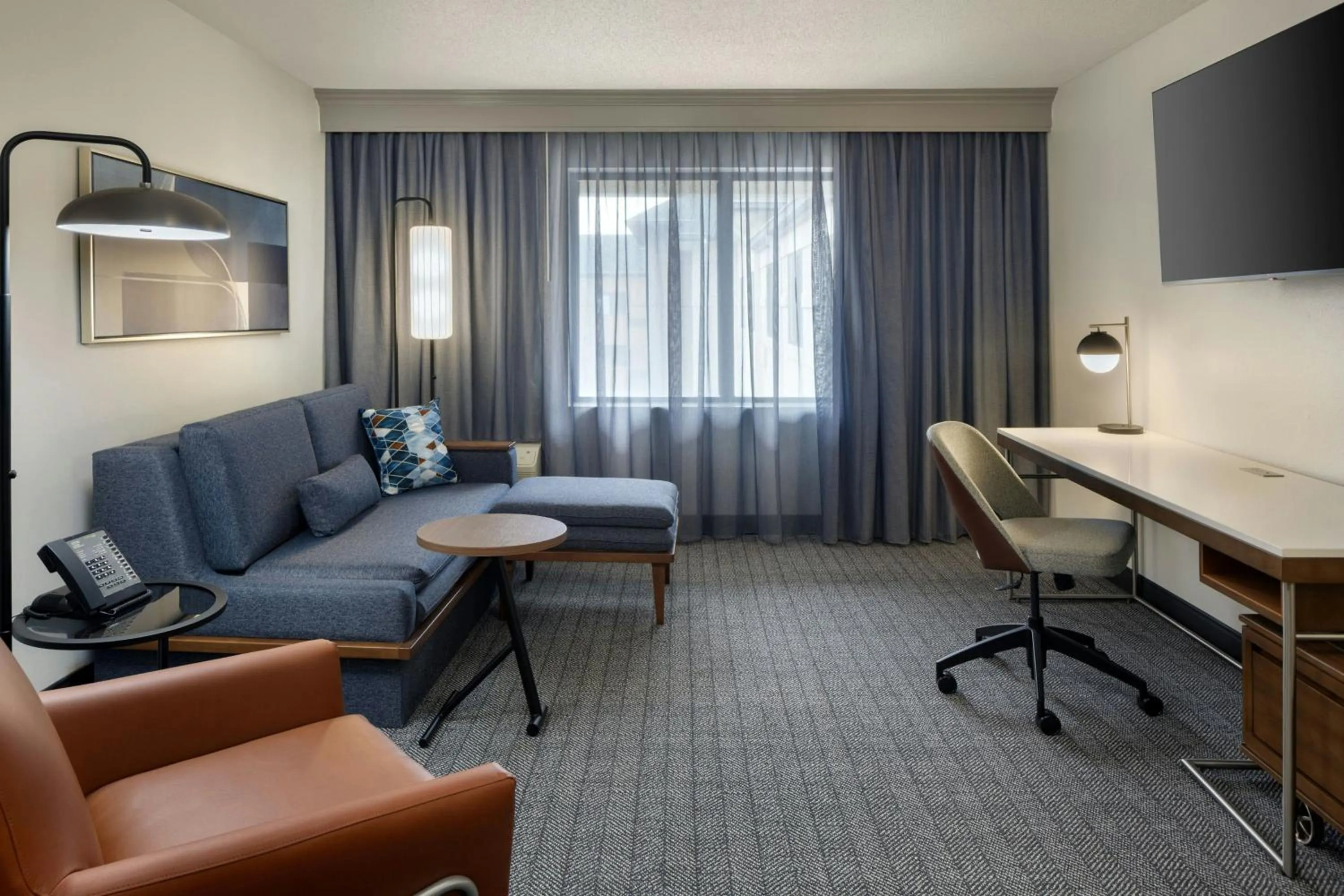 Photo of the whole room in Courtyard by Marriott Springfield Airport