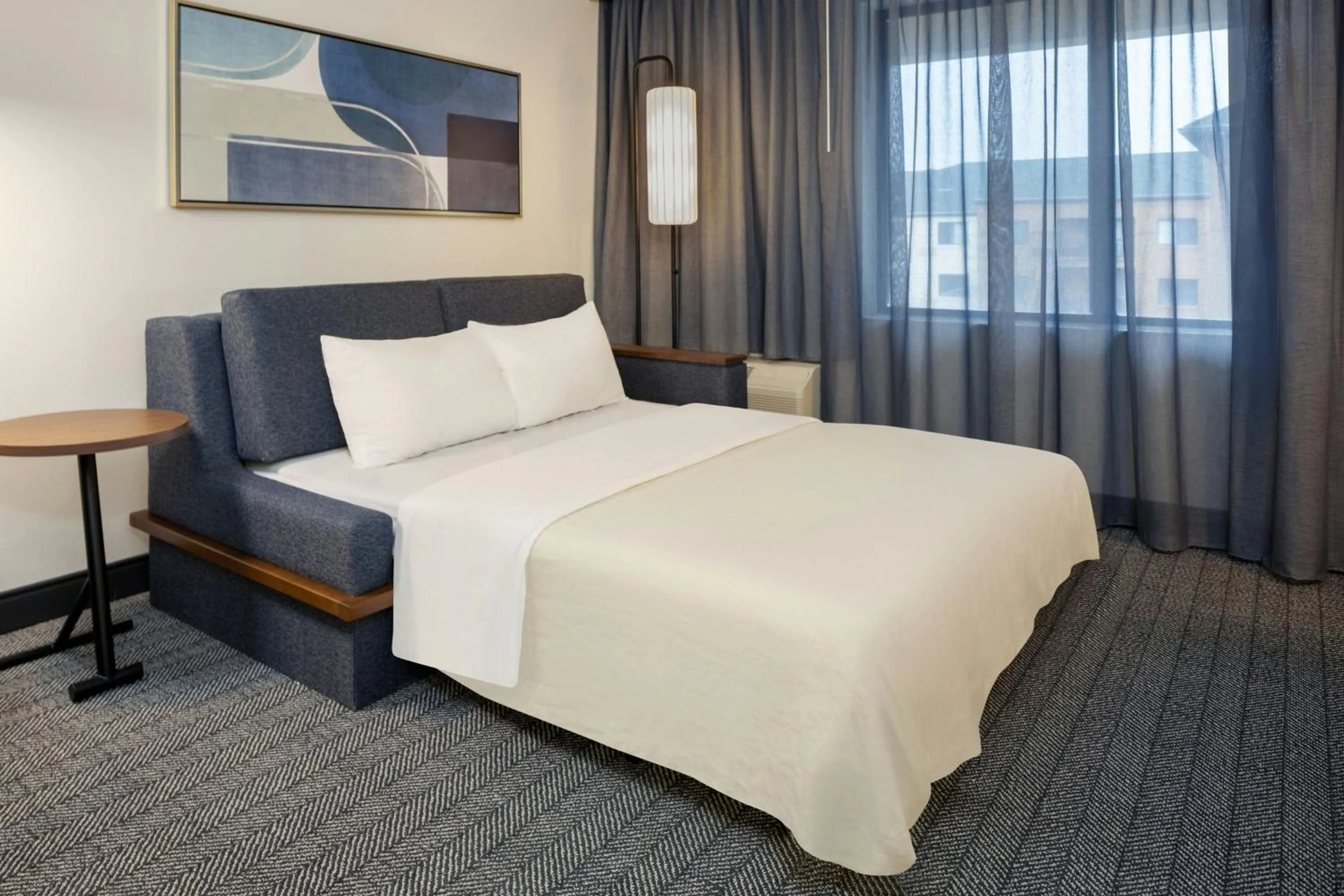 Photo of the whole room, Bed in Courtyard by Marriott Springfield Airport