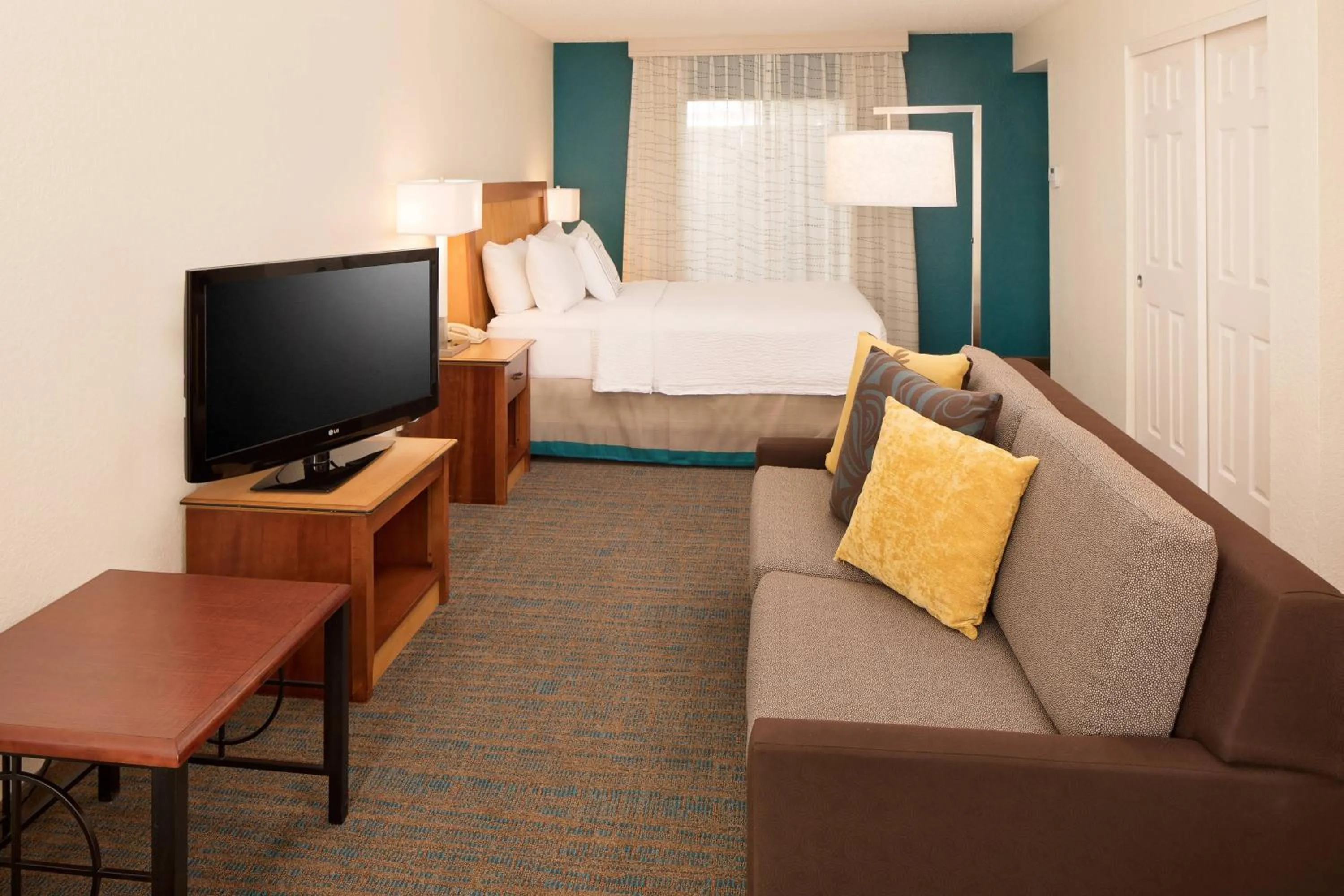 Photo of the whole room, Bed in Residence Inn San Jose Campbell