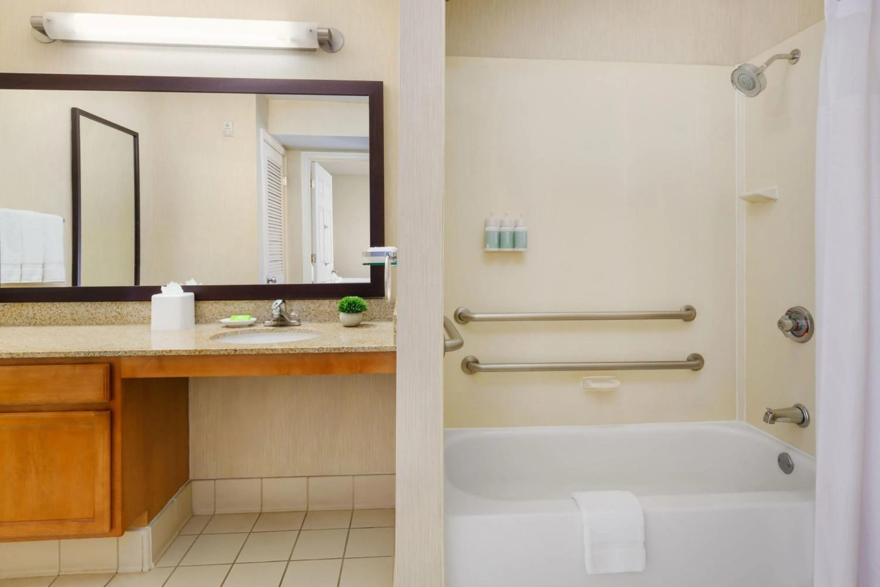 Bathroom in Residence Inn San Jose Campbell