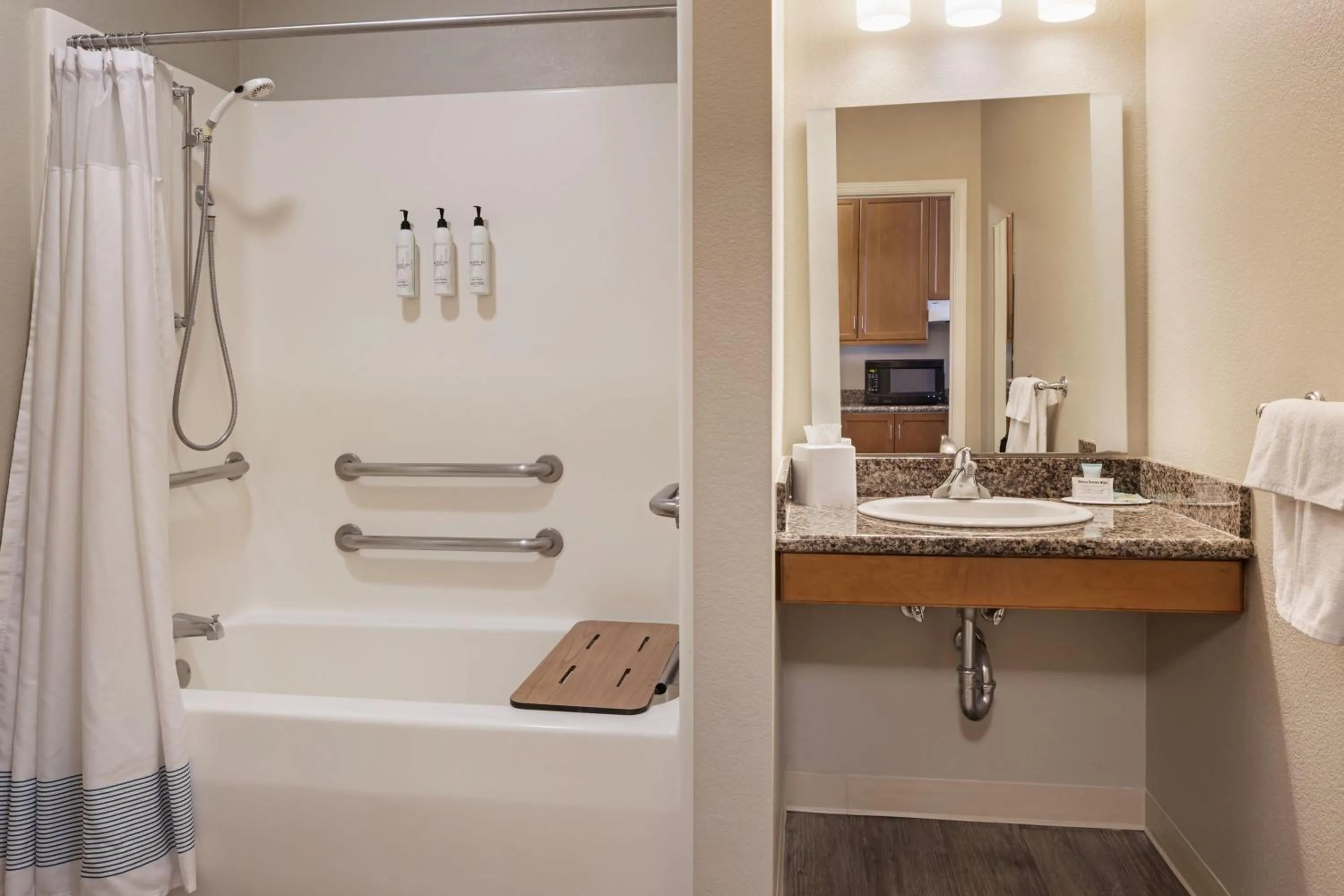 Bathroom in TownePlace Suites by Marriott Sunnyvale Silicon Valley
