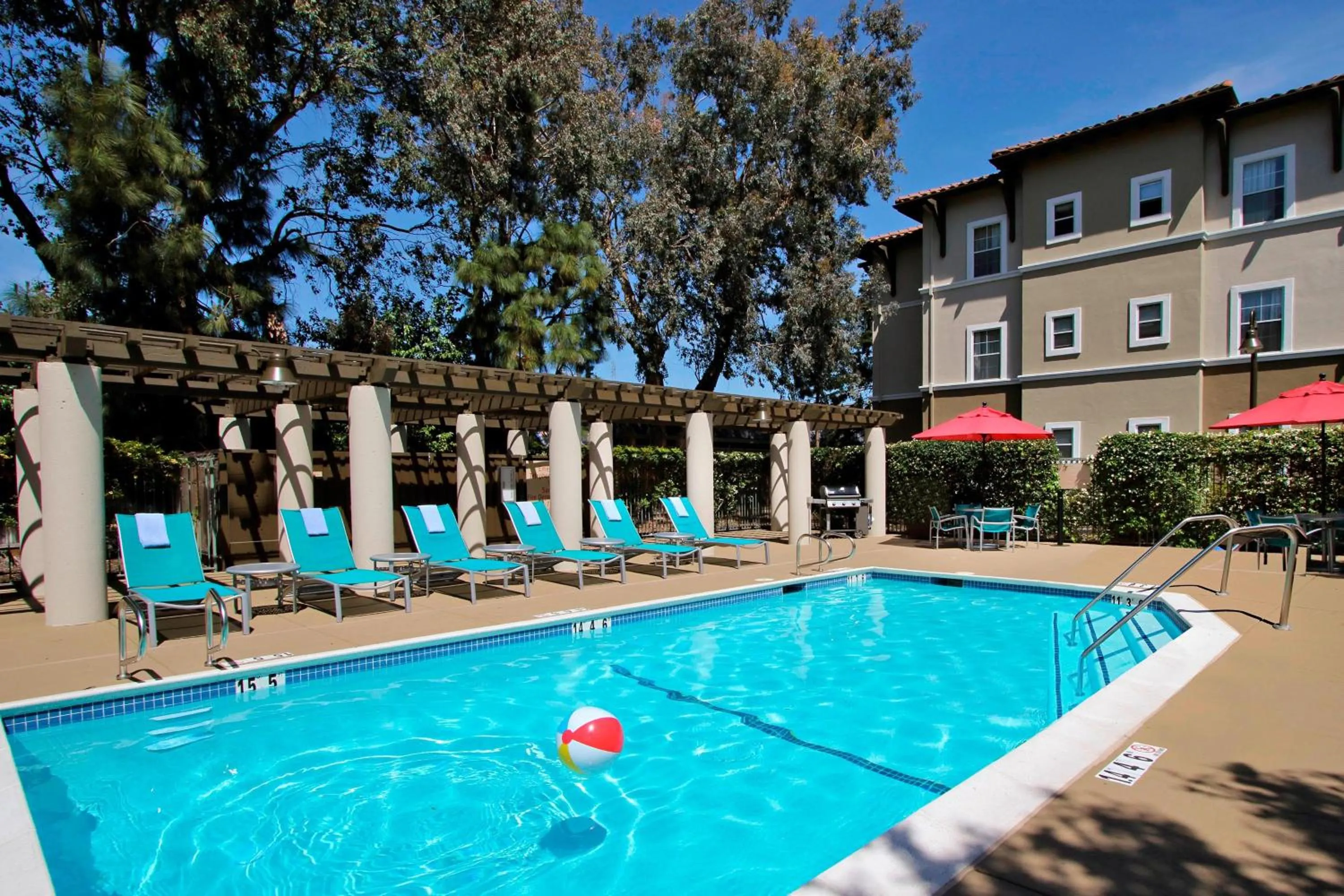 Swimming pool in TownePlace Suites San Jose Cupertino