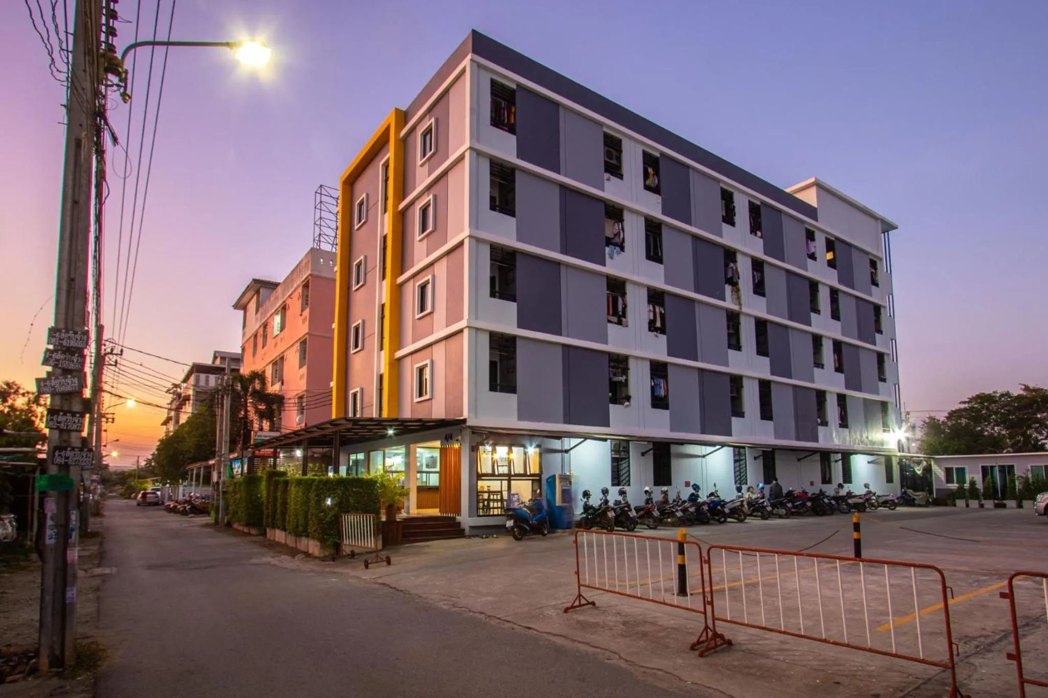 Salinsiri at Lat Krabang