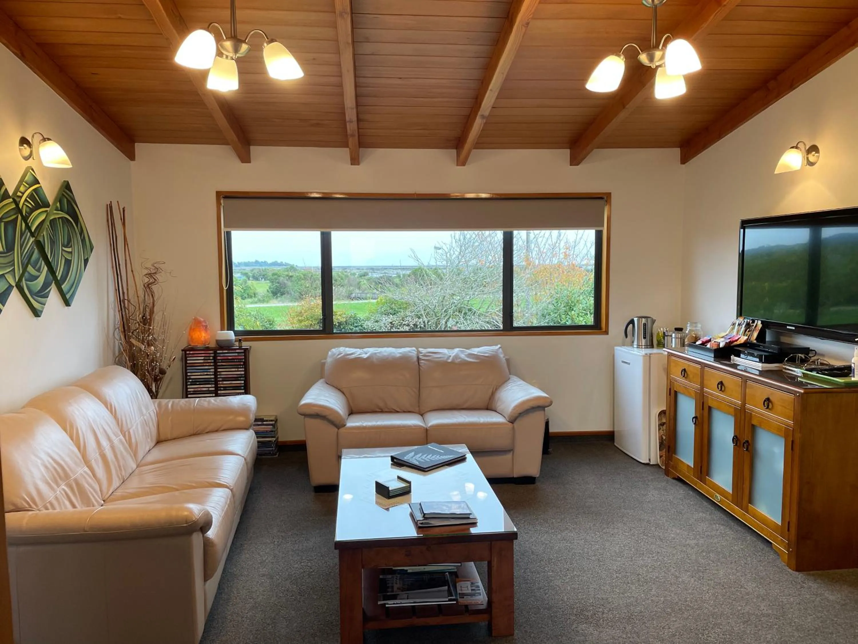 Communal lounge/ TV room in Amberlea B&B