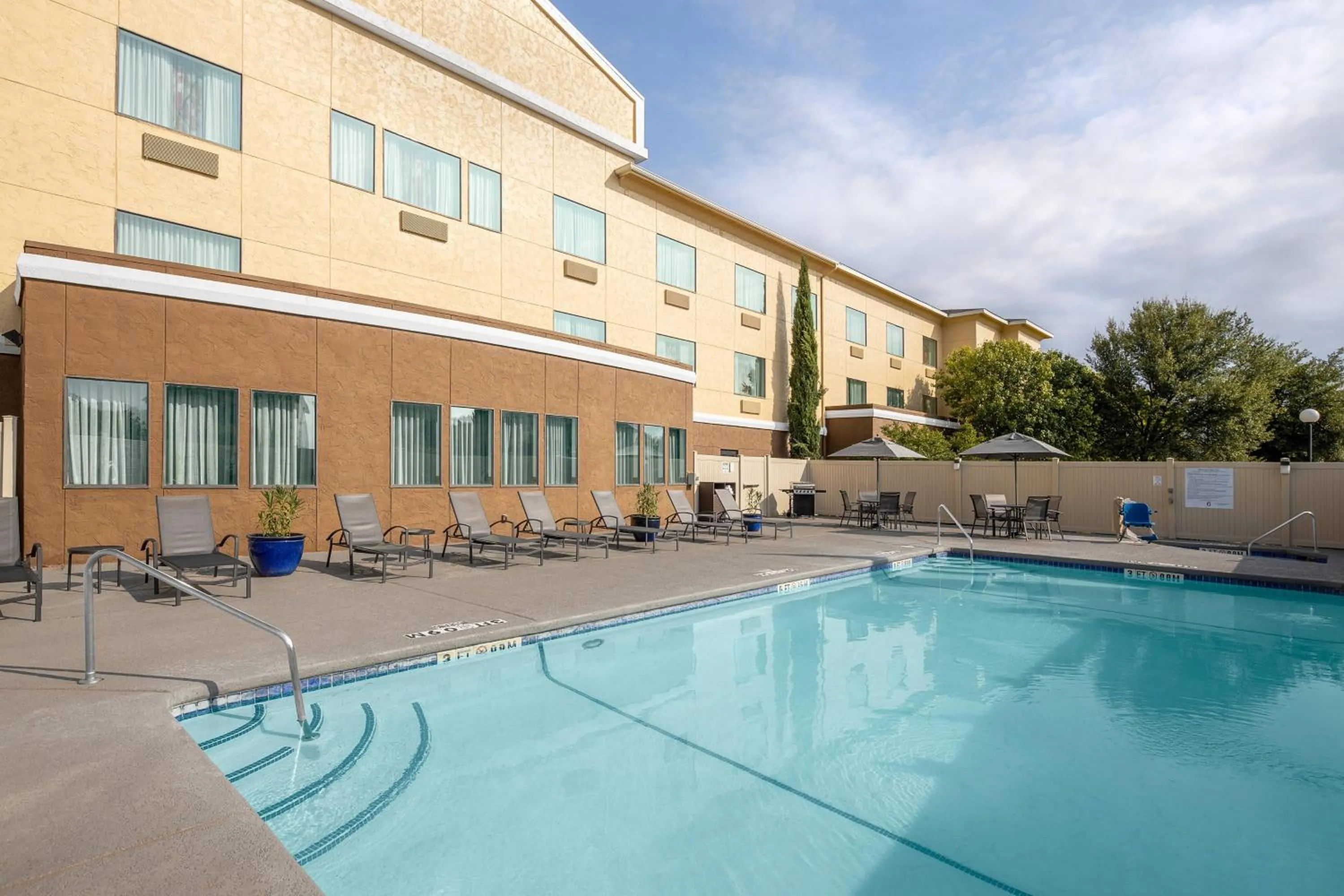 Swimming pool in Fairfield Inn & Suites San Angelo