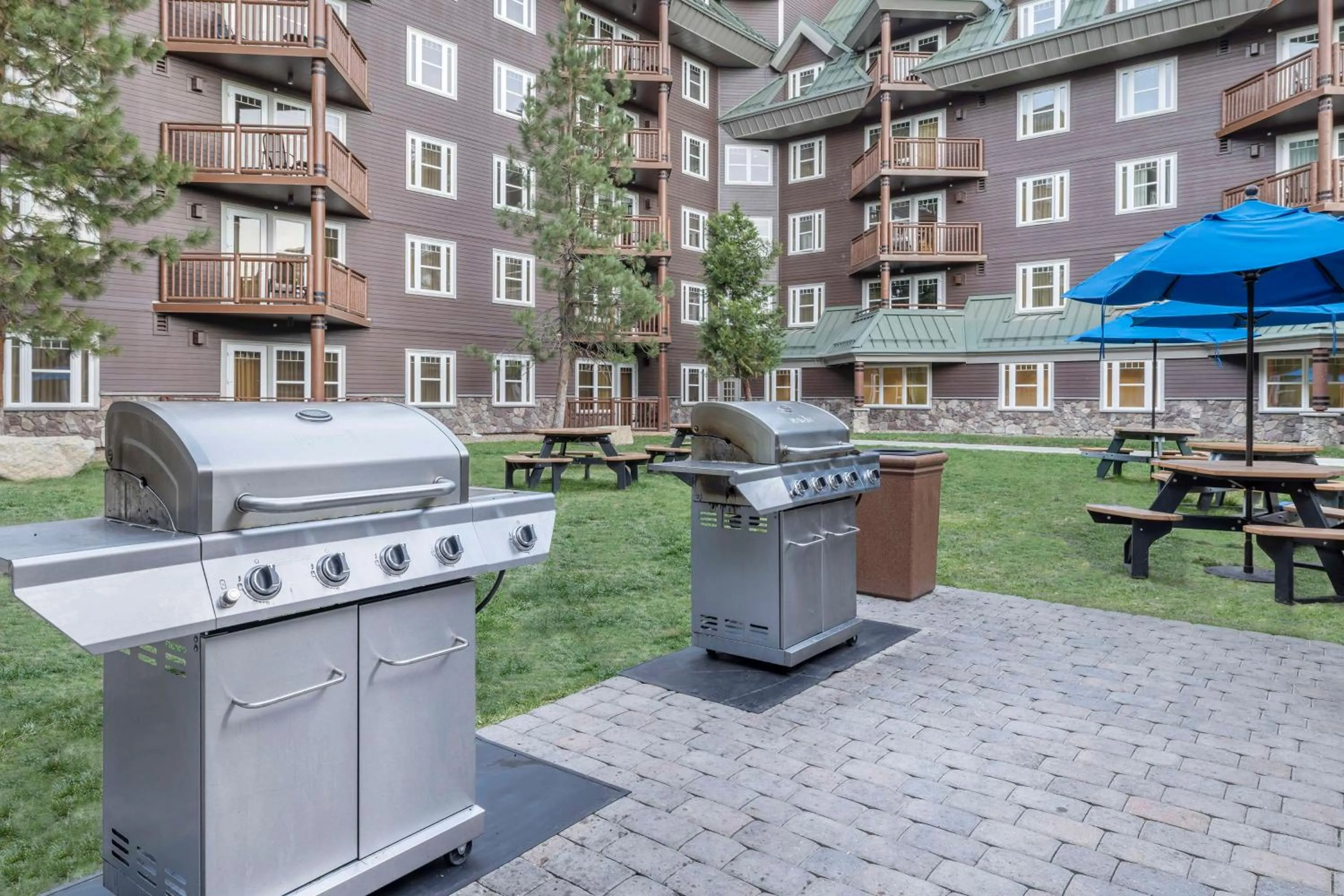 Dining area in Hilton Vacation Club Lake Tahoe Resort South