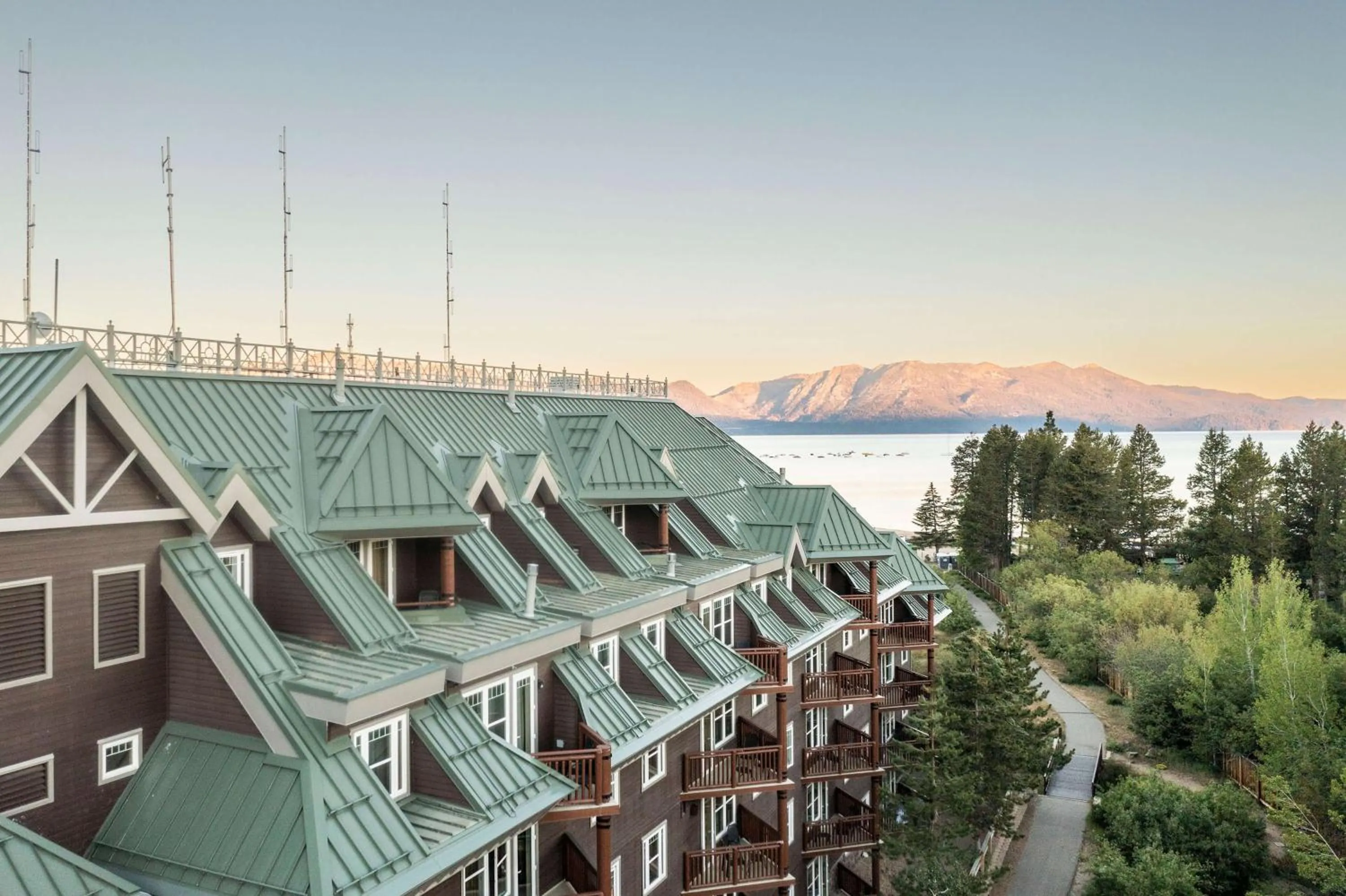 Property building in Hilton Vacation Club Lake Tahoe Resort South