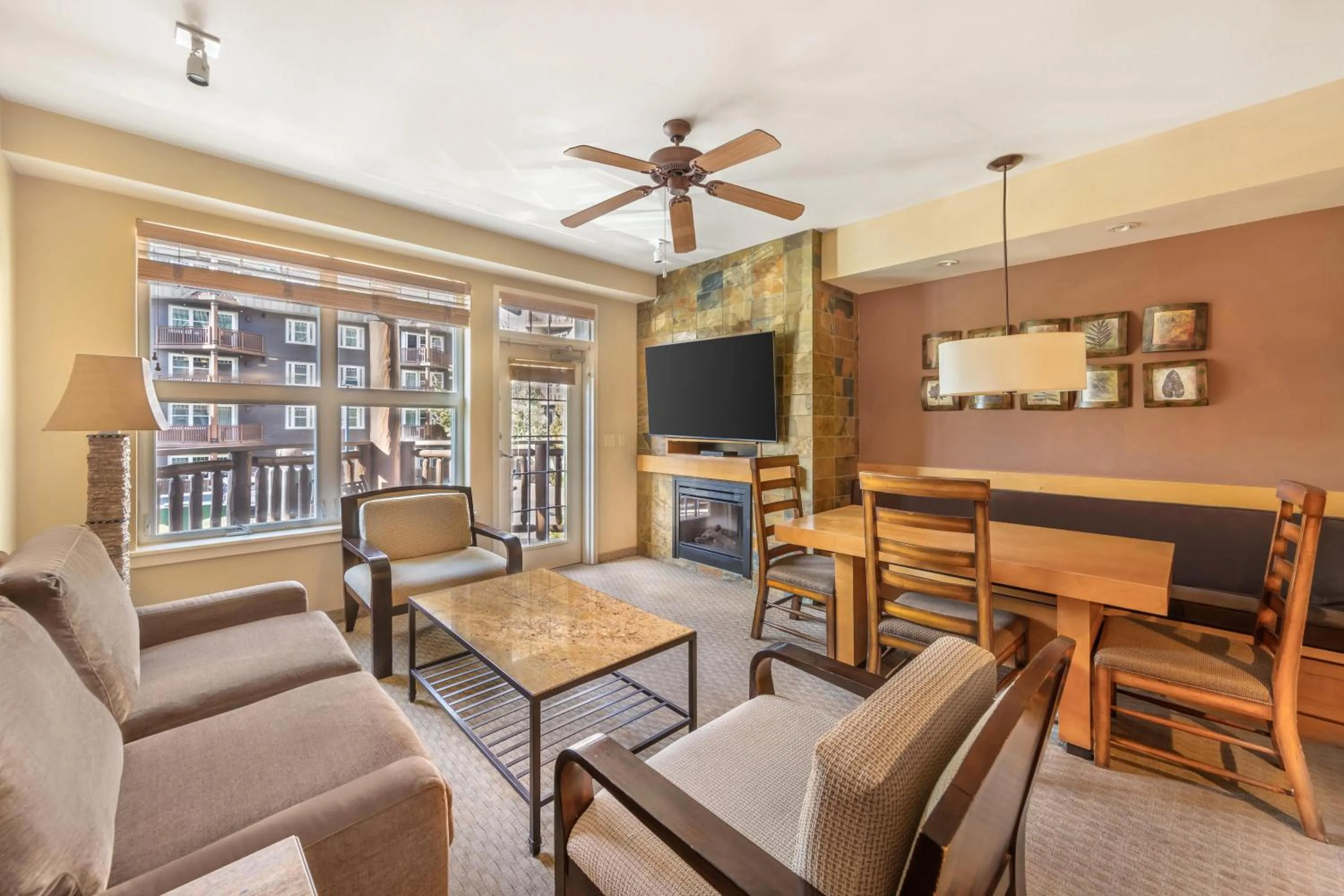 Living room in Hilton Vacation Club Lake Tahoe Resort South