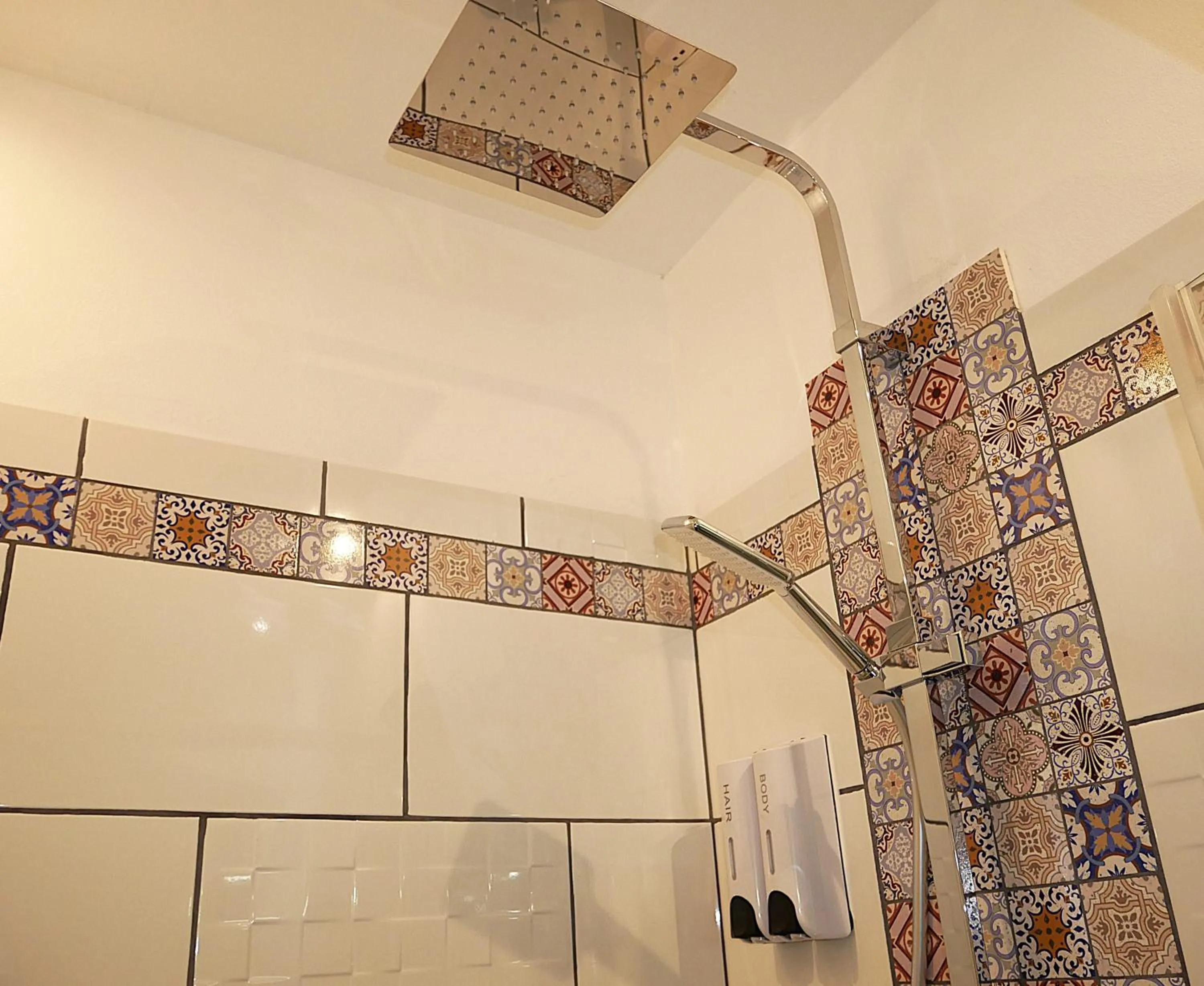 Bathroom in L'Oriflamme