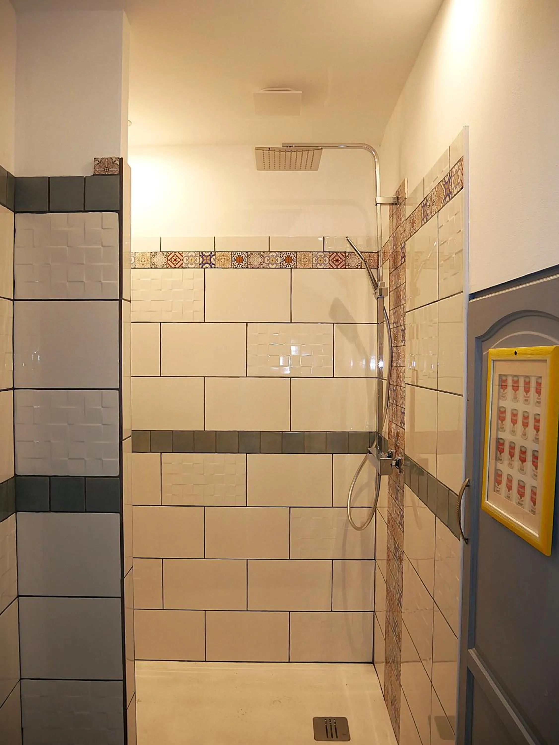 Bathroom in L'Oriflamme