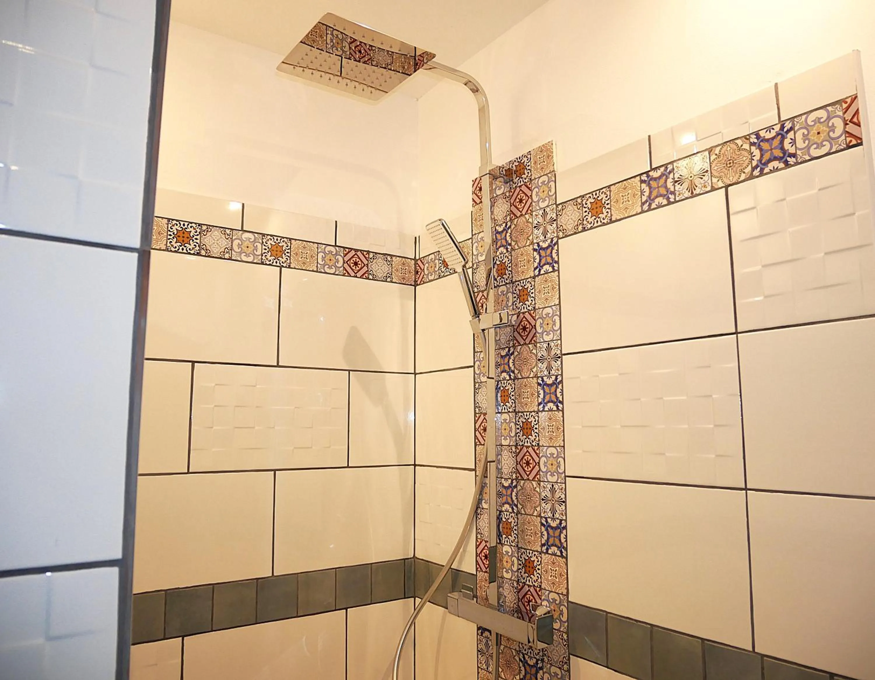 Bathroom in L'Oriflamme