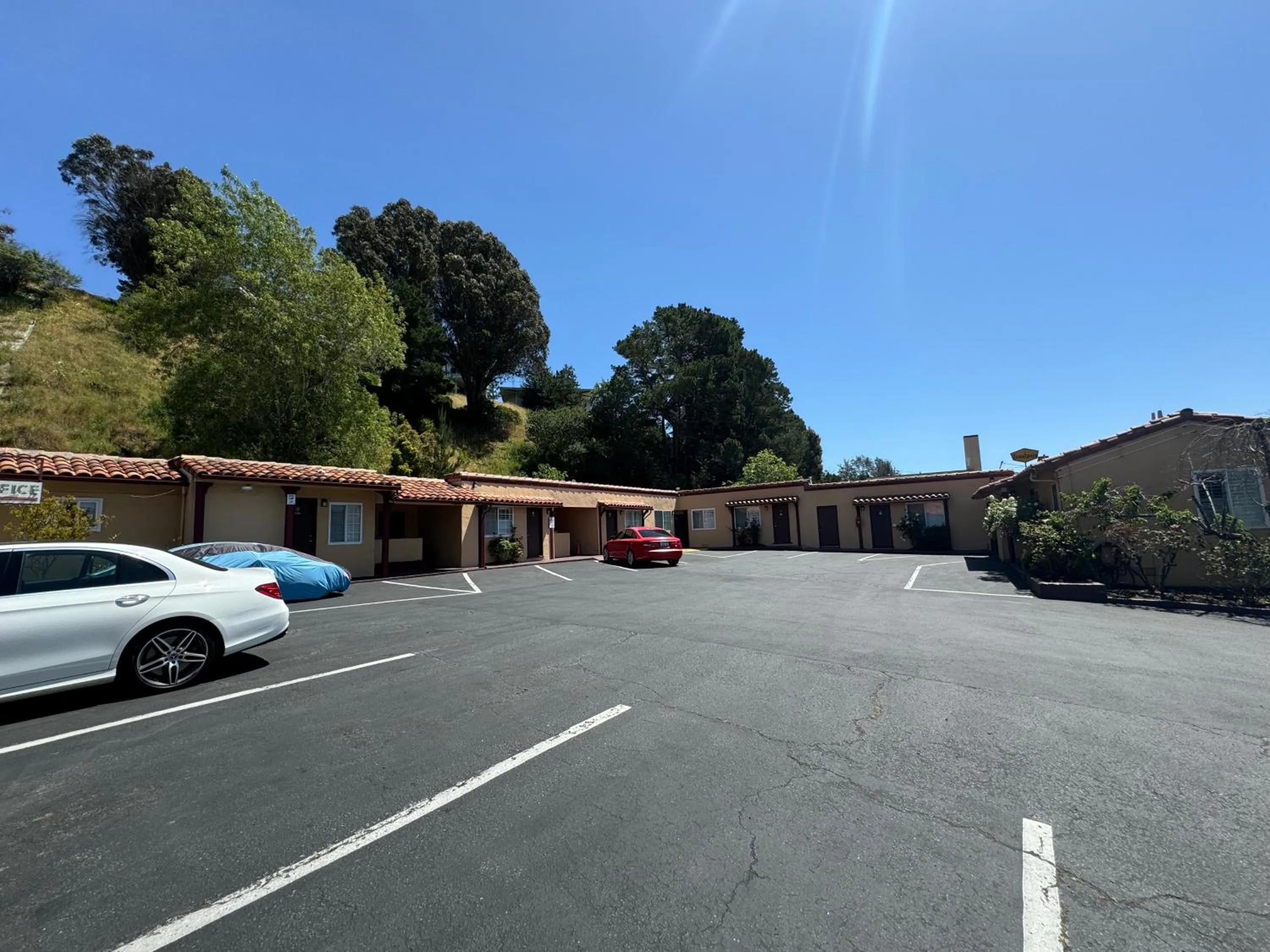 Property building in Tamalpais Motel