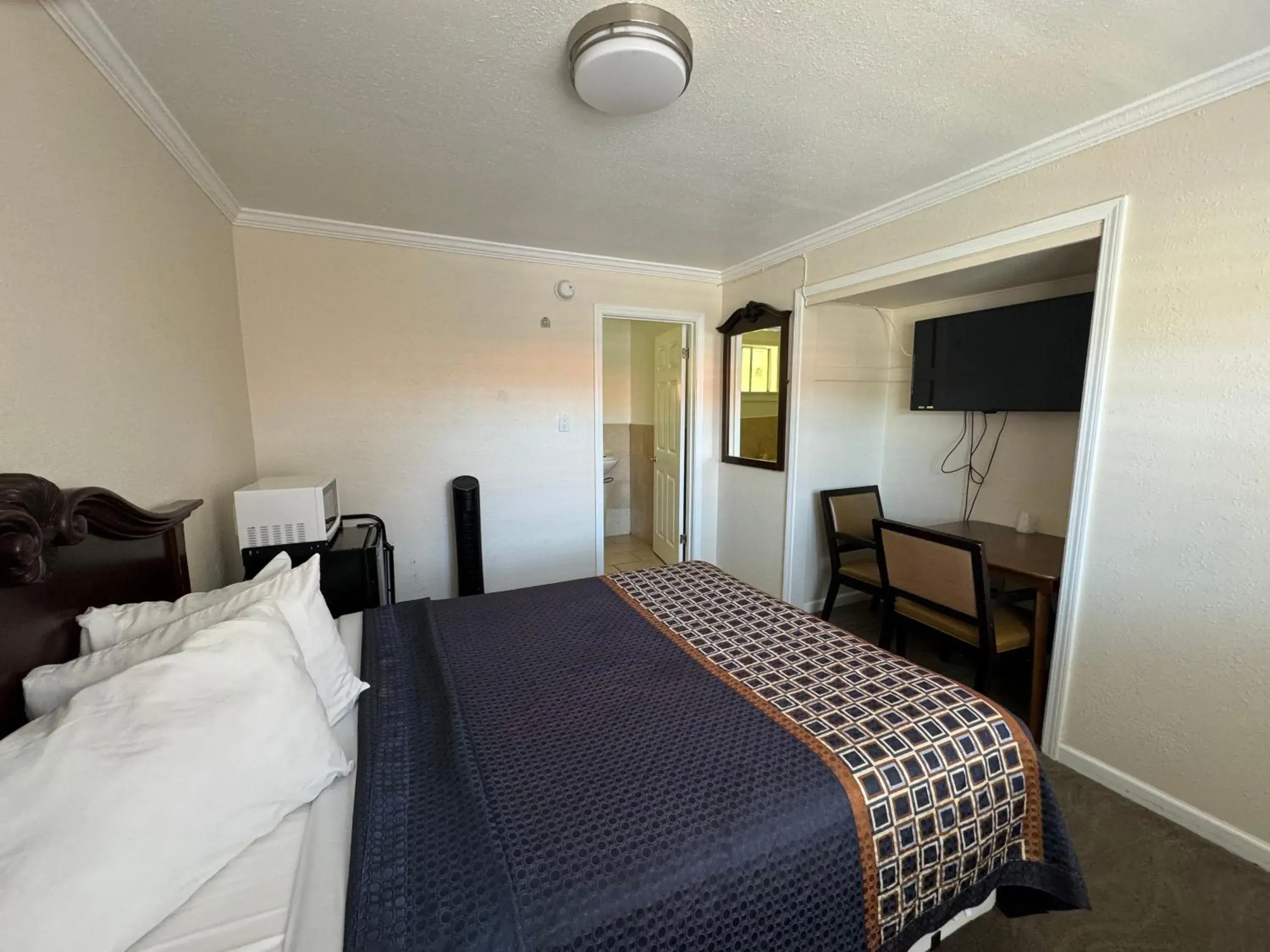 Queen Room in Tamalpais Motel Queen Room in Tamalpais Motel