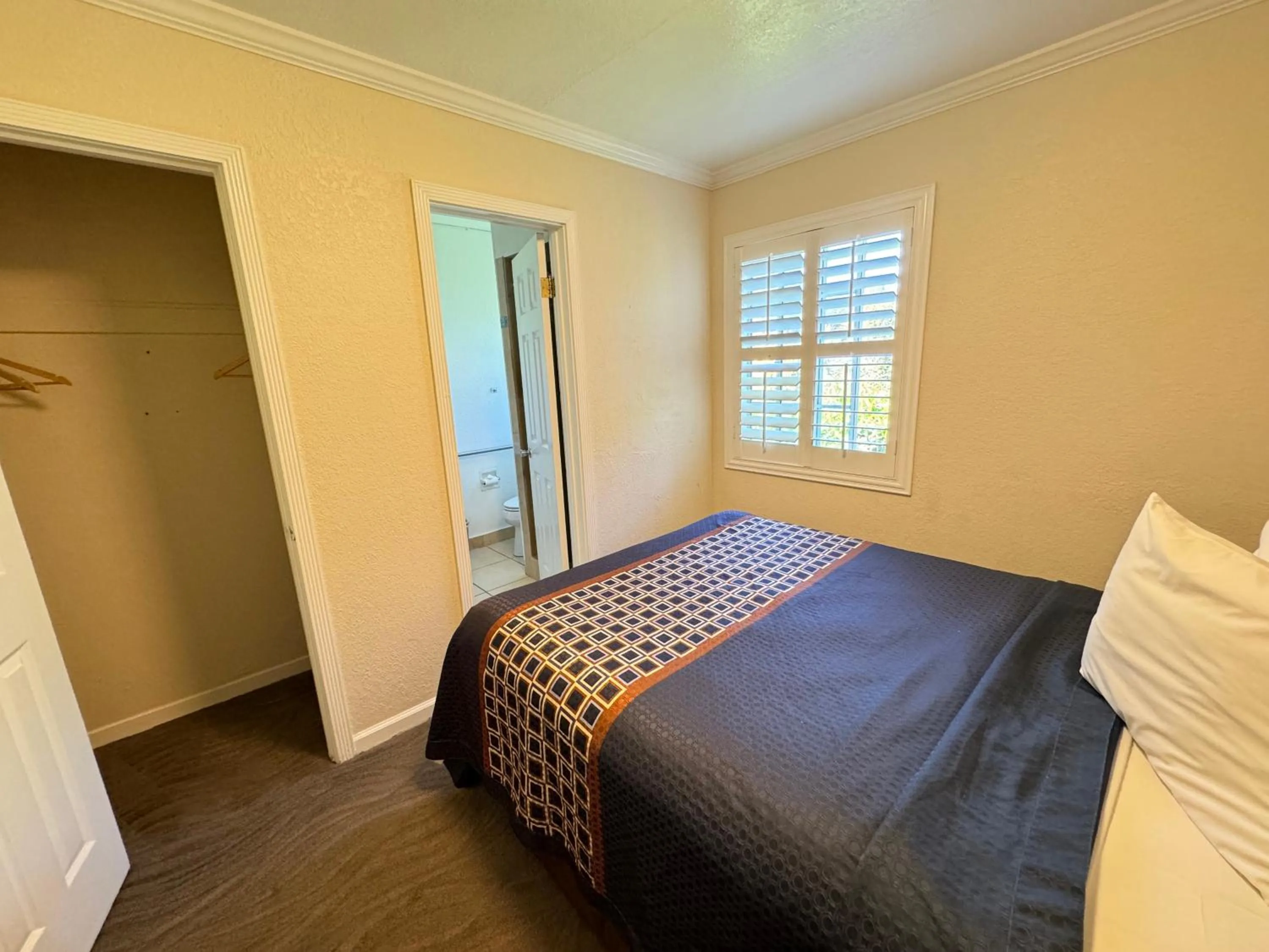 Bedroom, Bed in Tamalpais Motel