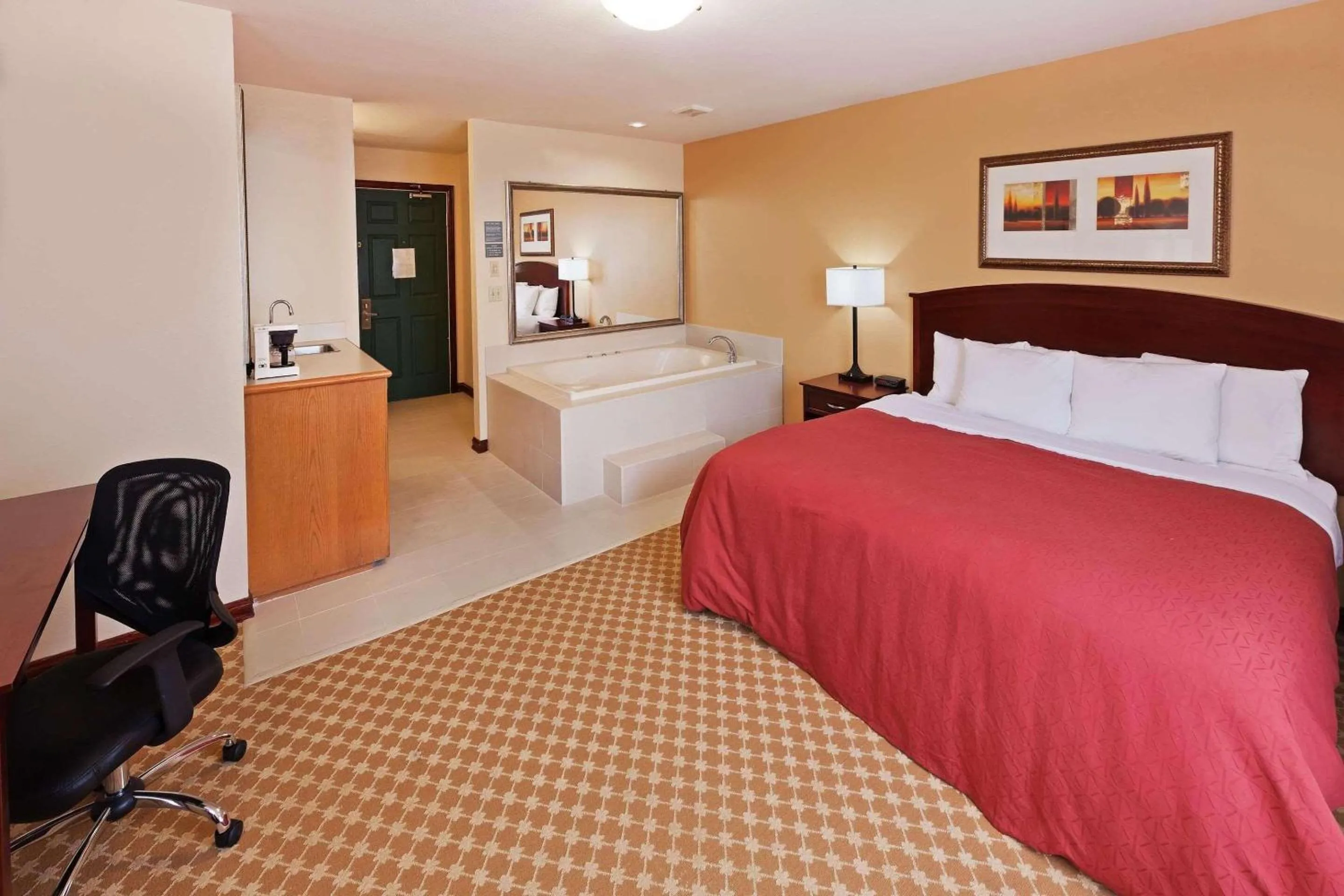 Bedroom, Bed in Country Inn & Suites by Radisson, Tulsa, OK