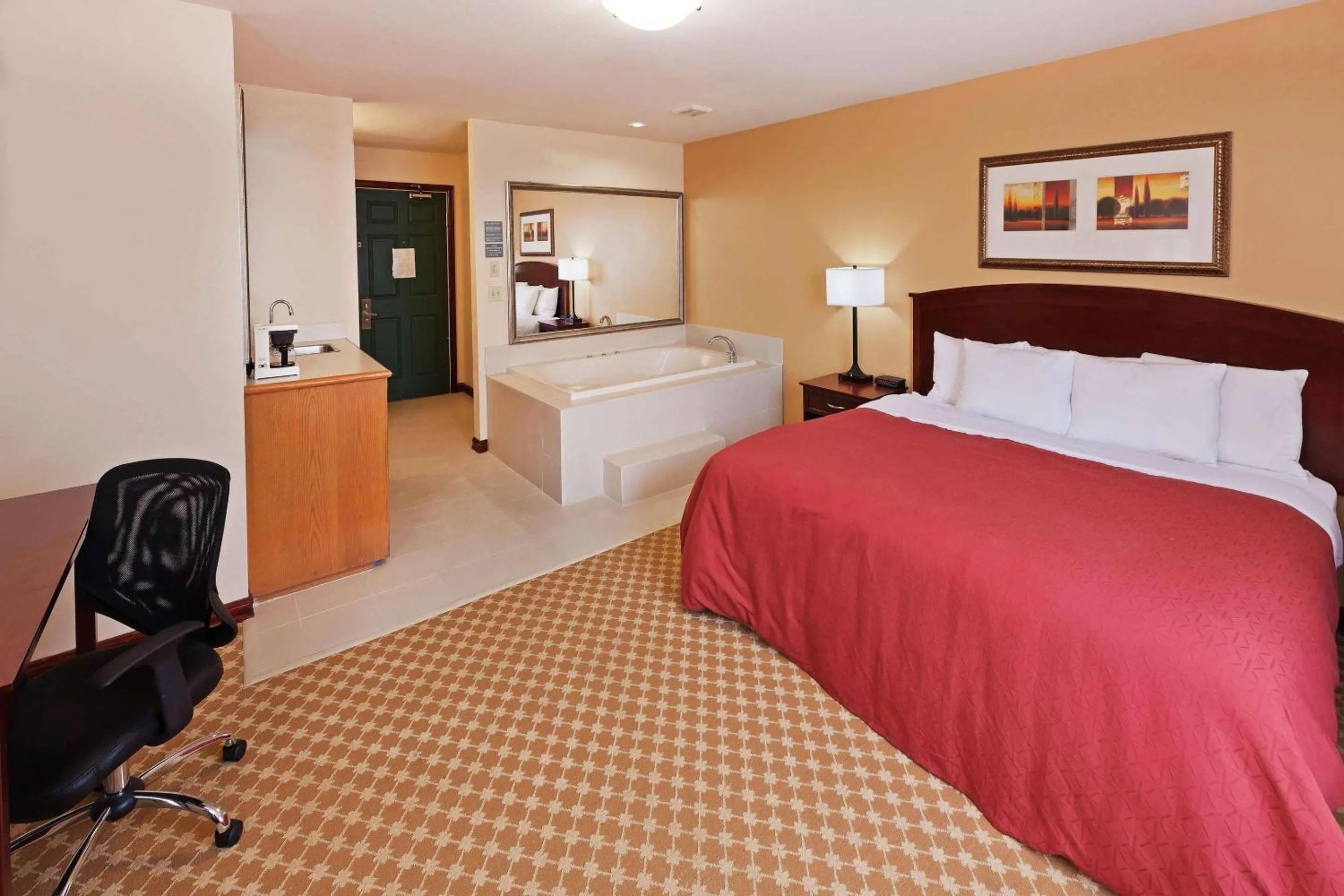 Bedroom, Bed in Country Inn & Suites by Radisson, Tulsa, OK