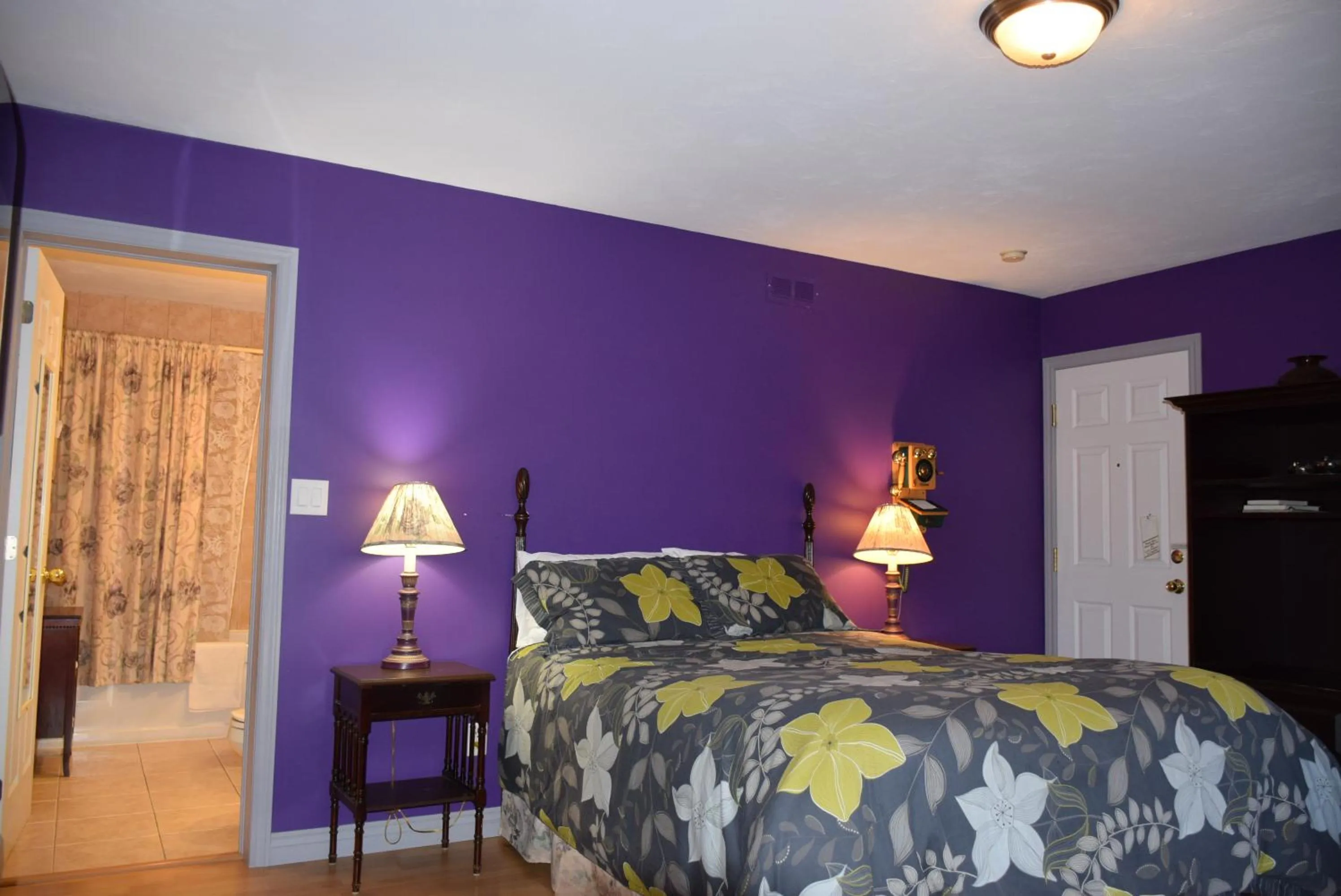 Bedroom, Bed in Auberge Wild Rose Inn