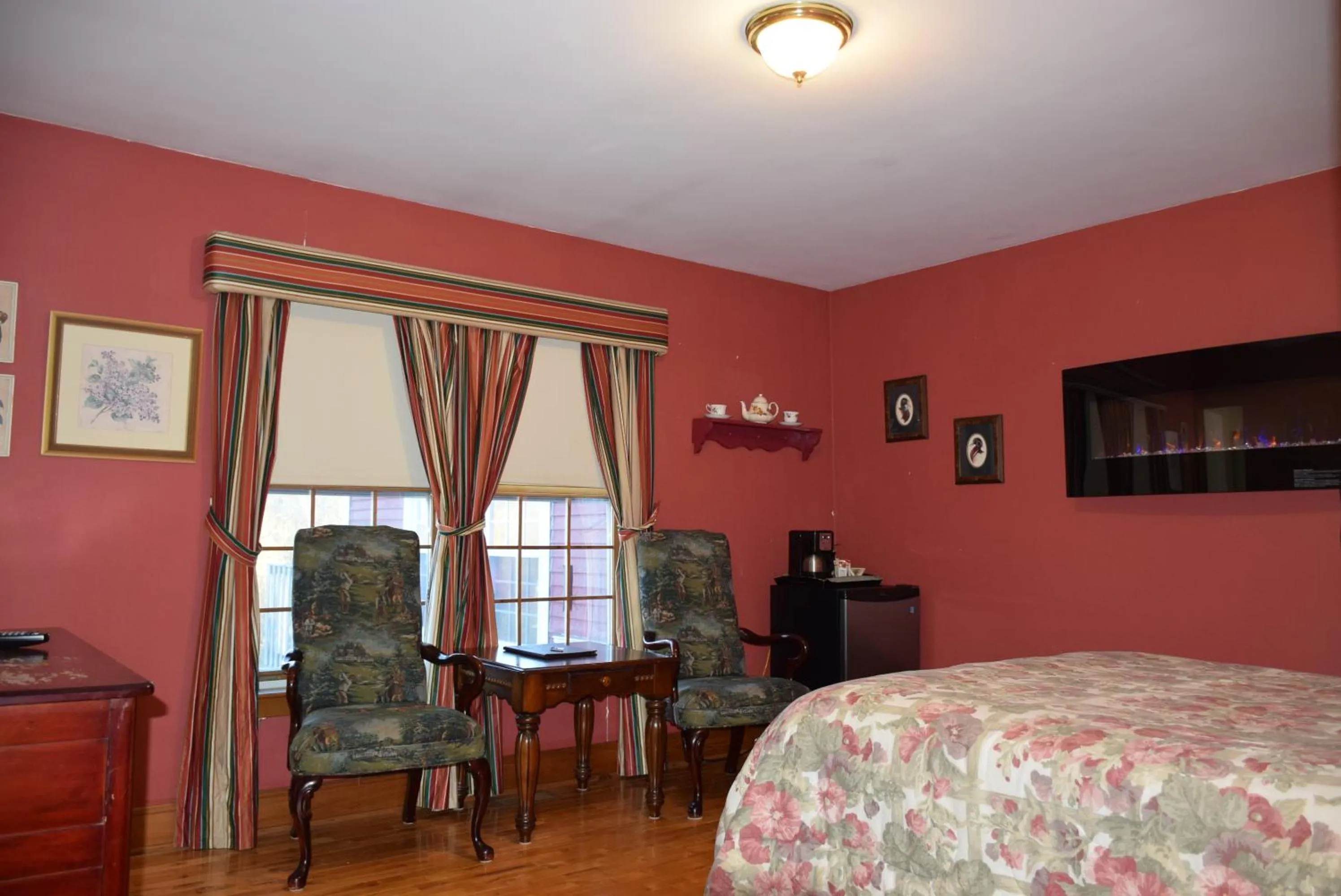 Bedroom, Bed in Auberge Wild Rose Inn
