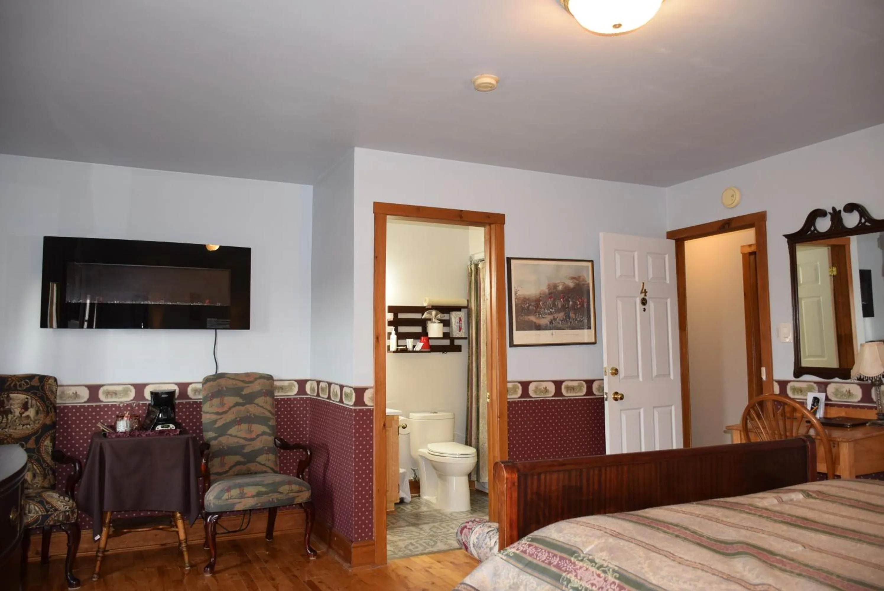 Bedroom, Bed in Auberge Wild Rose Inn