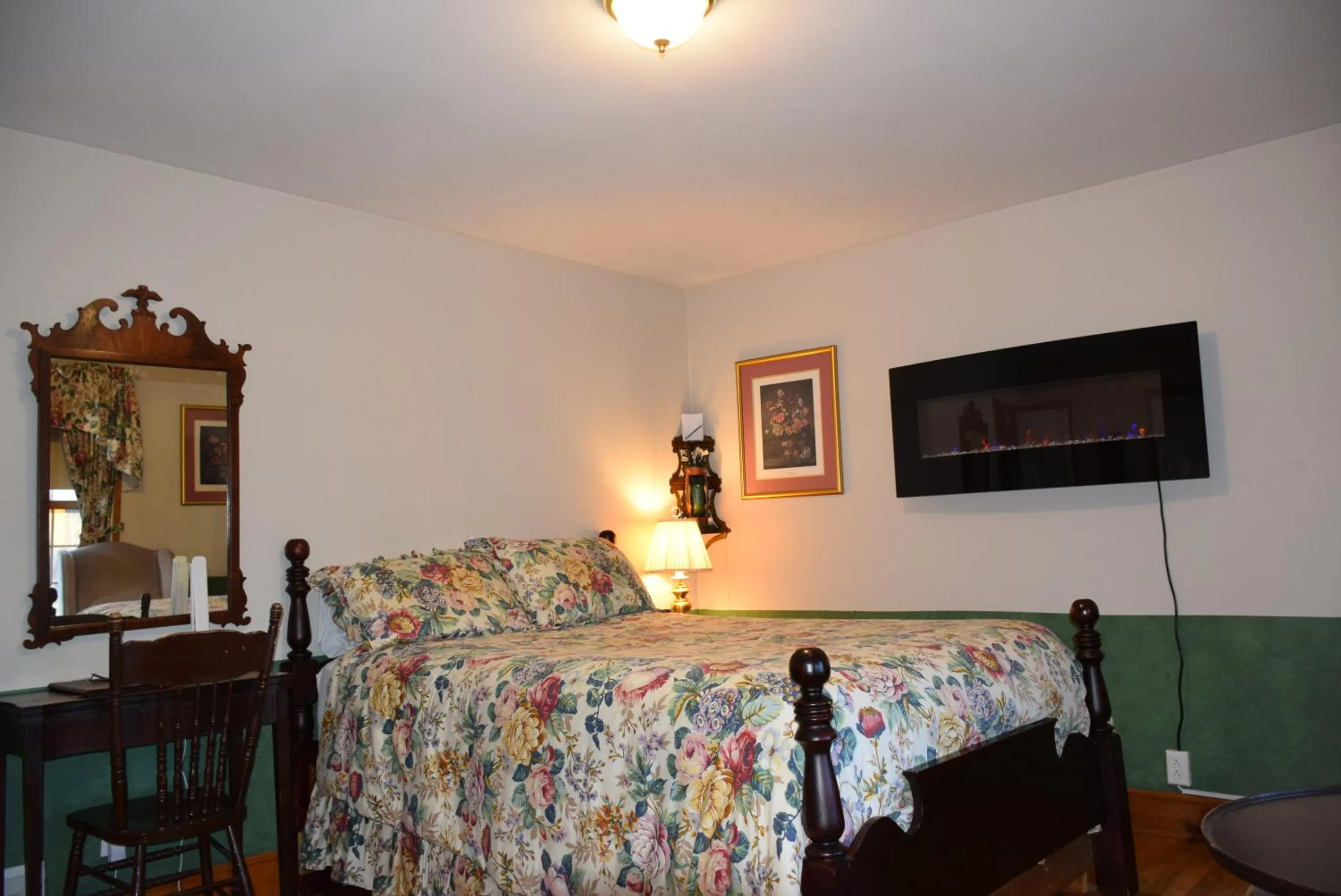 Bedroom, Bed in Auberge Wild Rose Inn