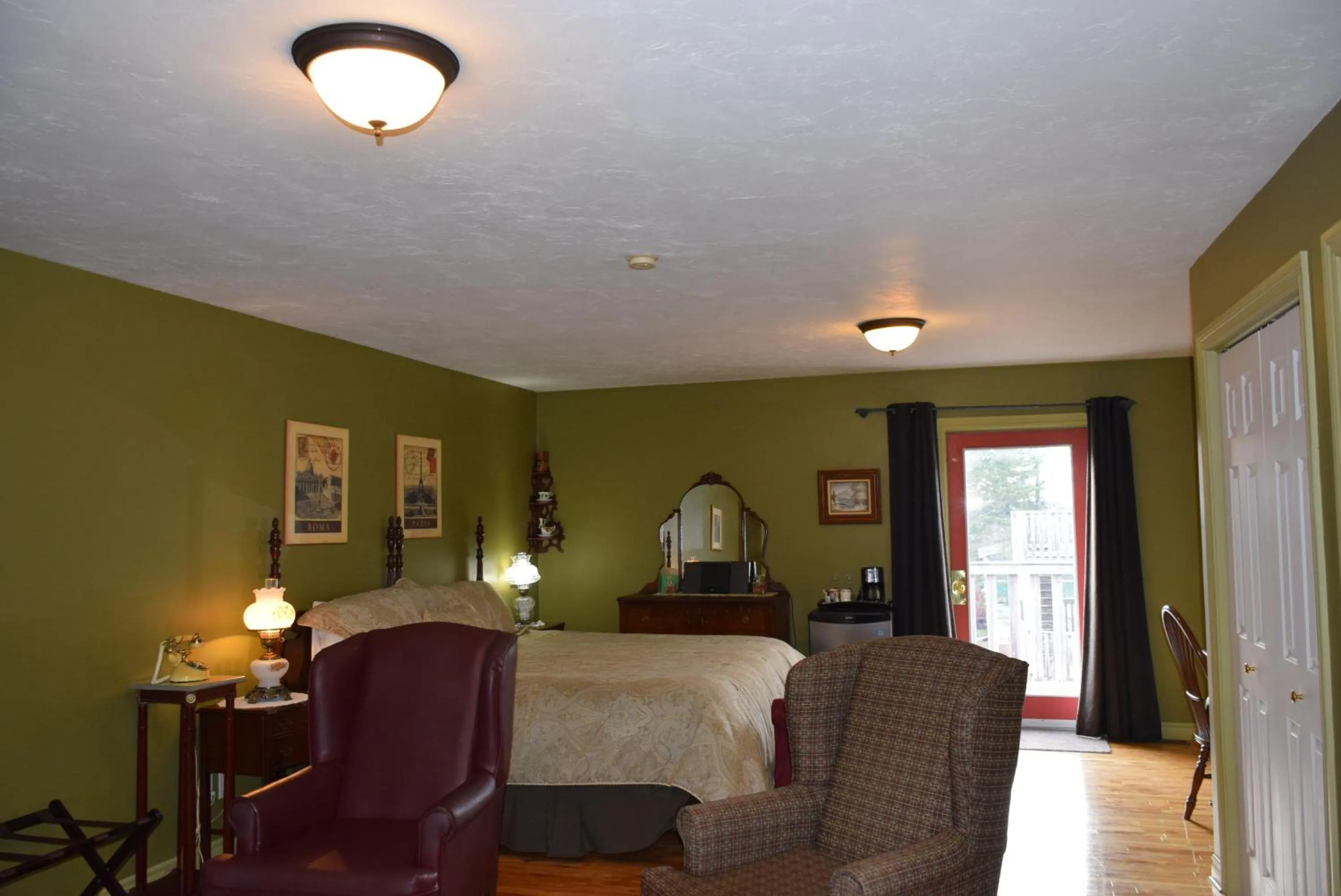 Bedroom, Bed in Auberge Wild Rose Inn