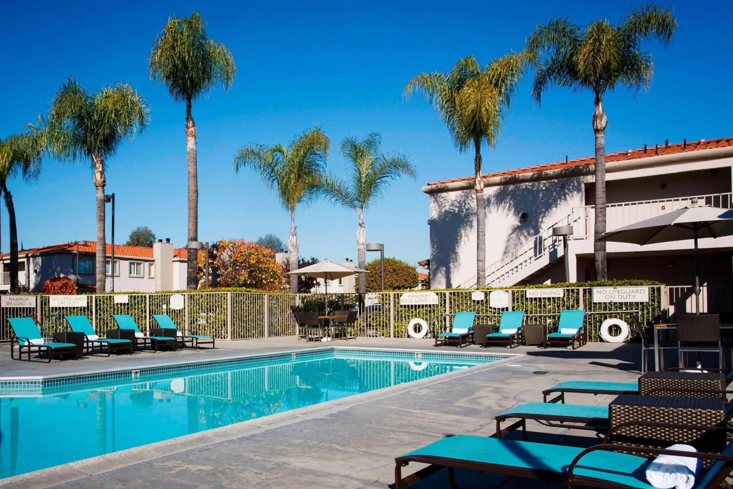 Swimming pool in Residence Inn La Mirada Buena Park