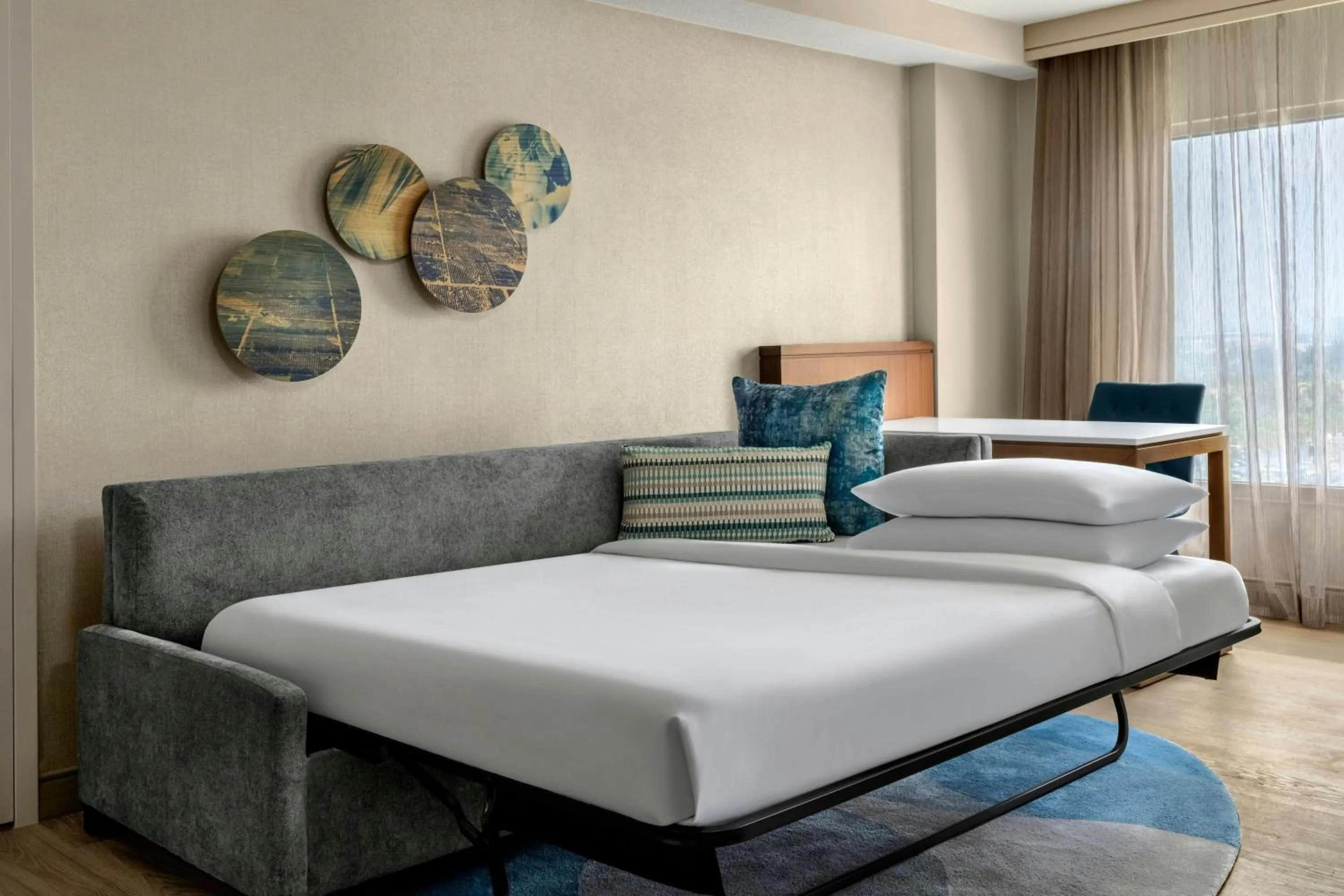 Bedroom, Bed in Anaheim Marriott Suites