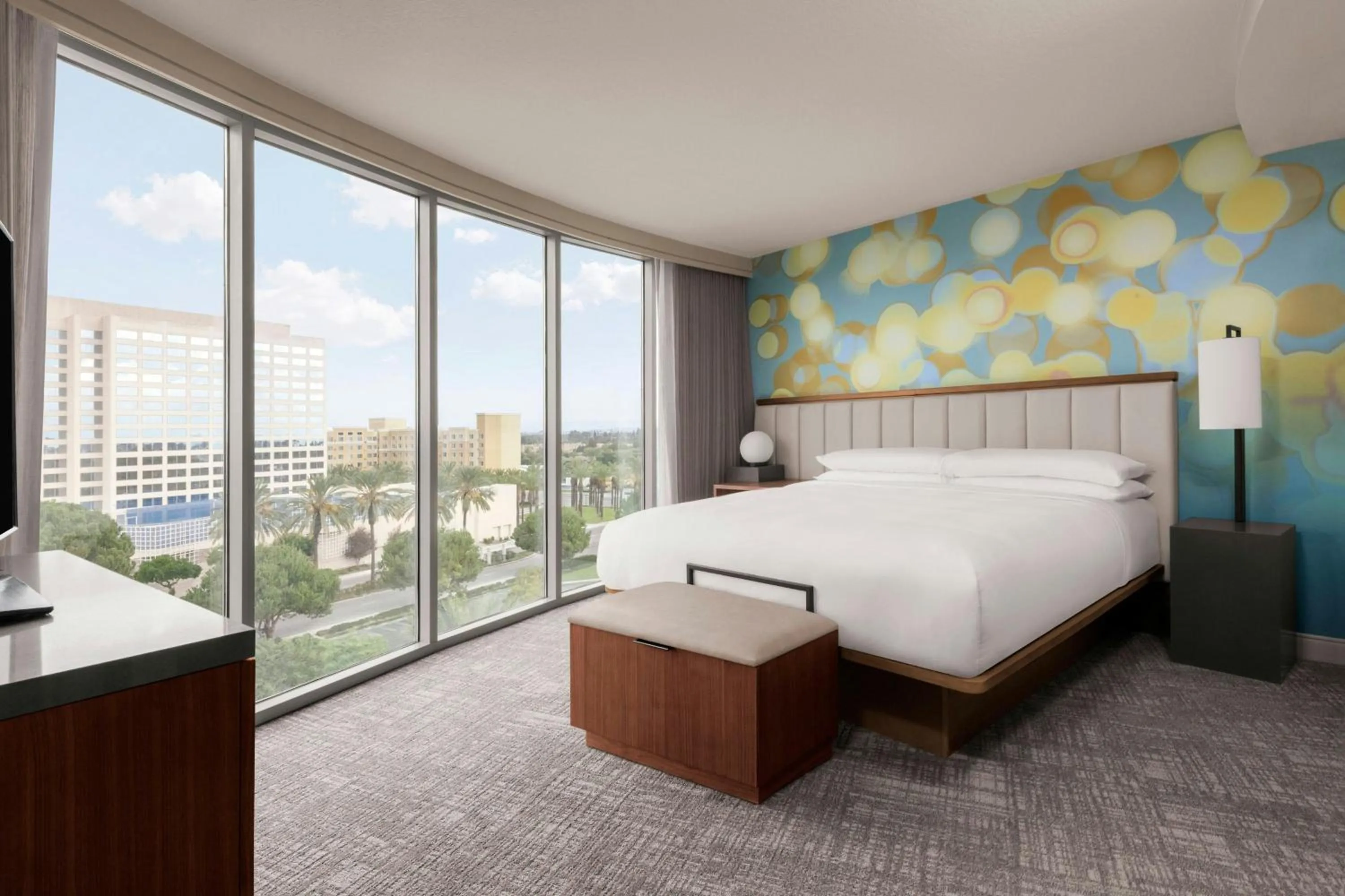 Bedroom, Bed in Anaheim Marriott Suites