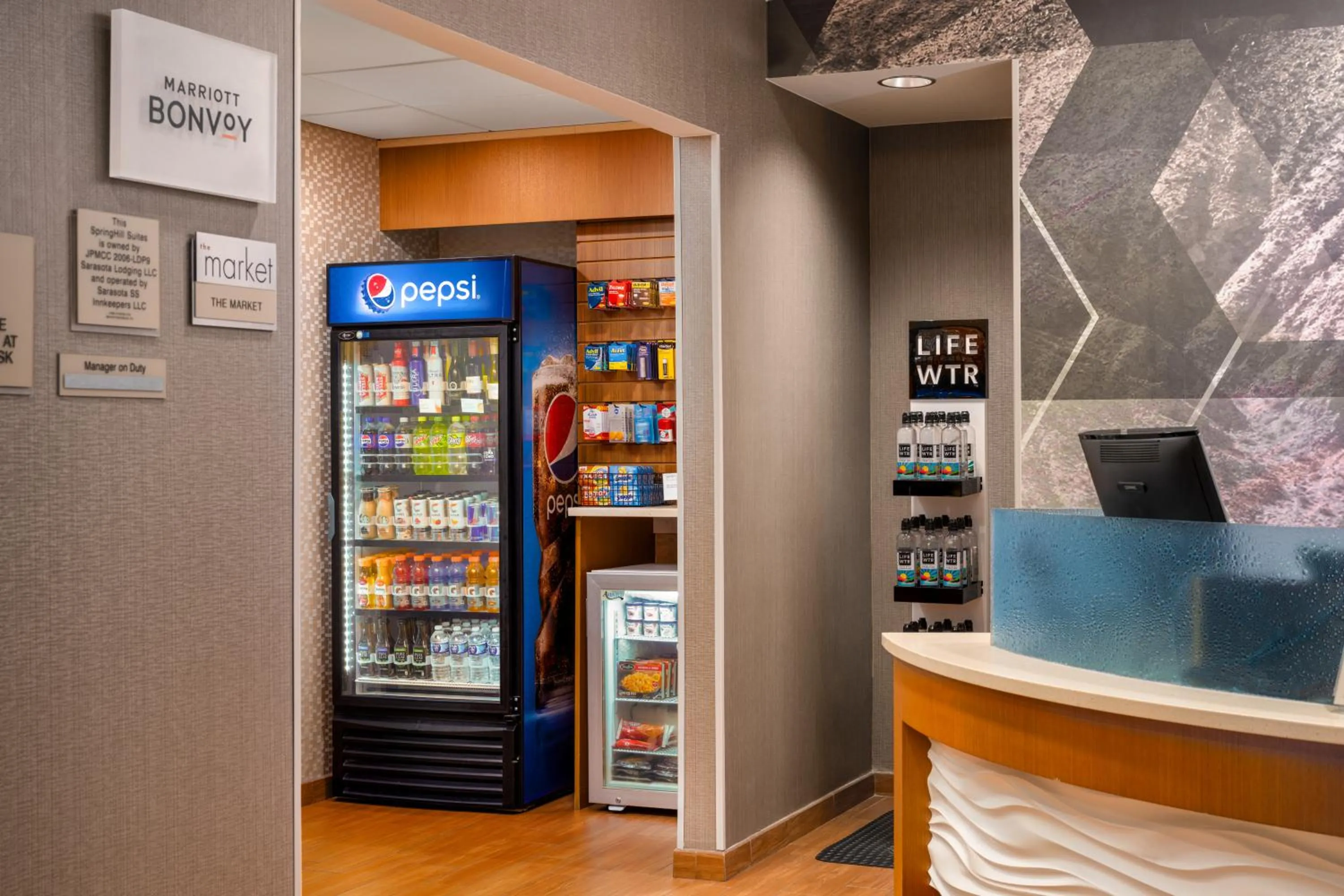 Food and drinks in SpringHill Suites Sarasota Bradenton