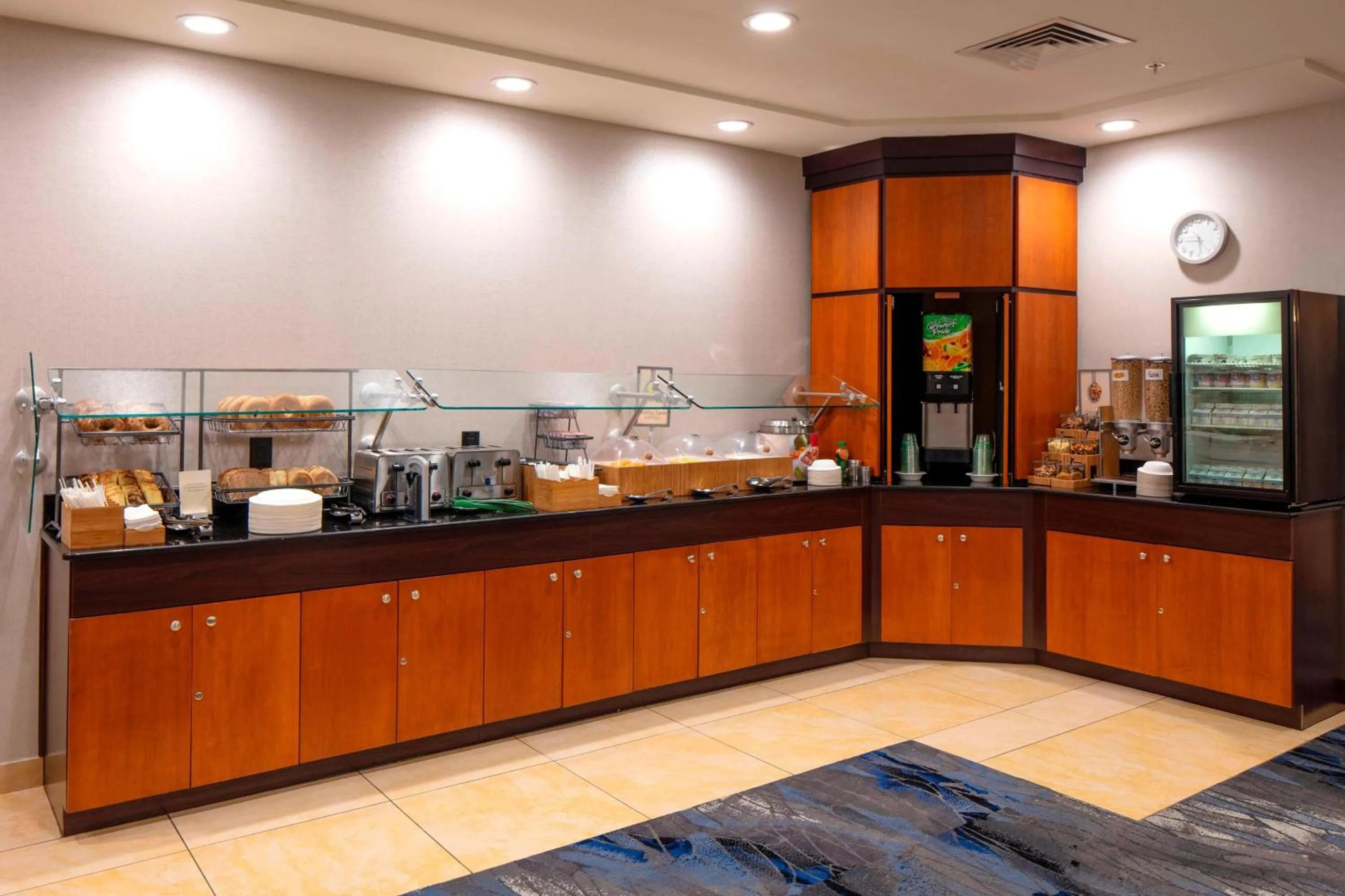 Breakfast in Fairfield Inn & Suites by Marriott Venice