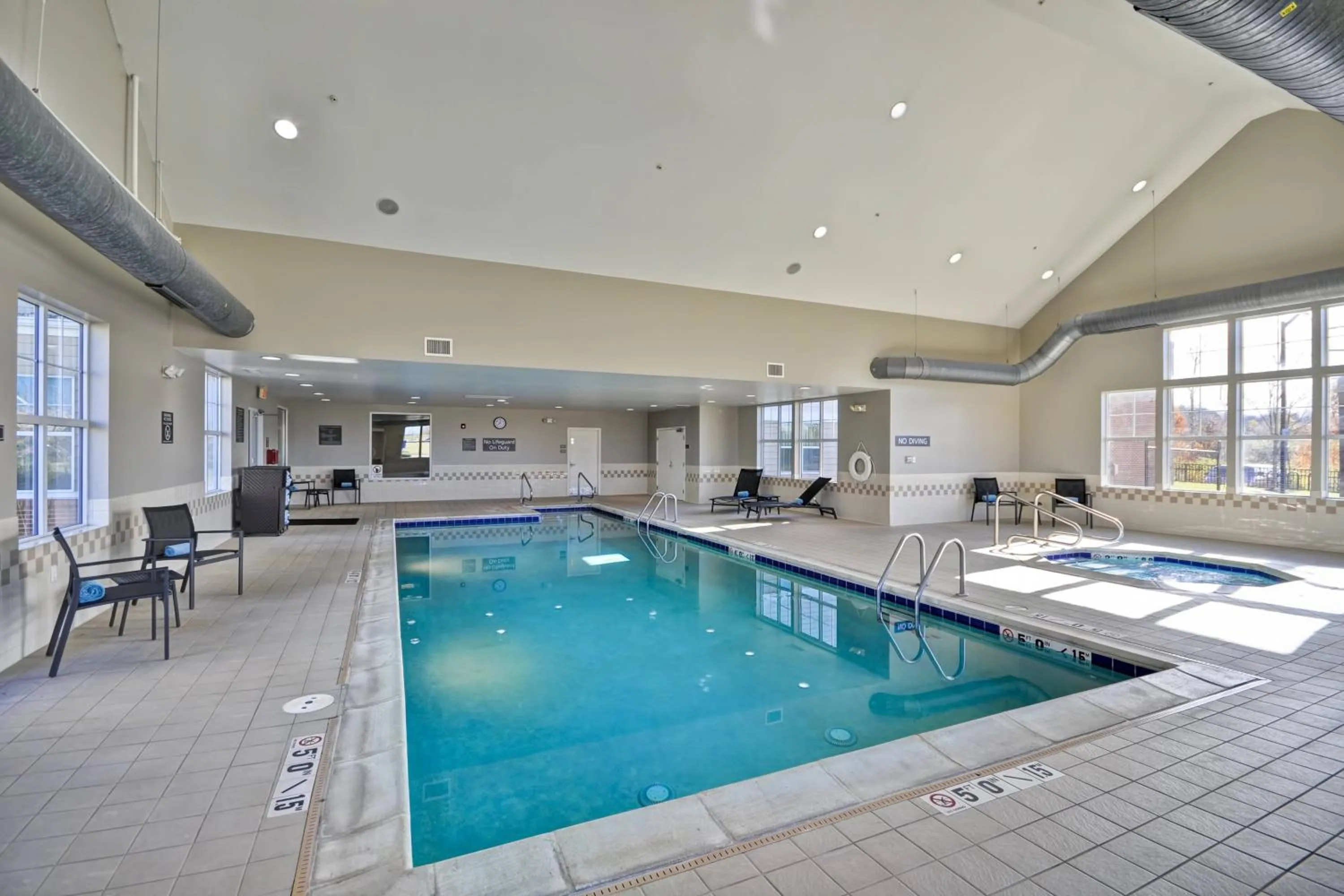 Swimming pool in Residence Inn Saint Louis O'Fallon
