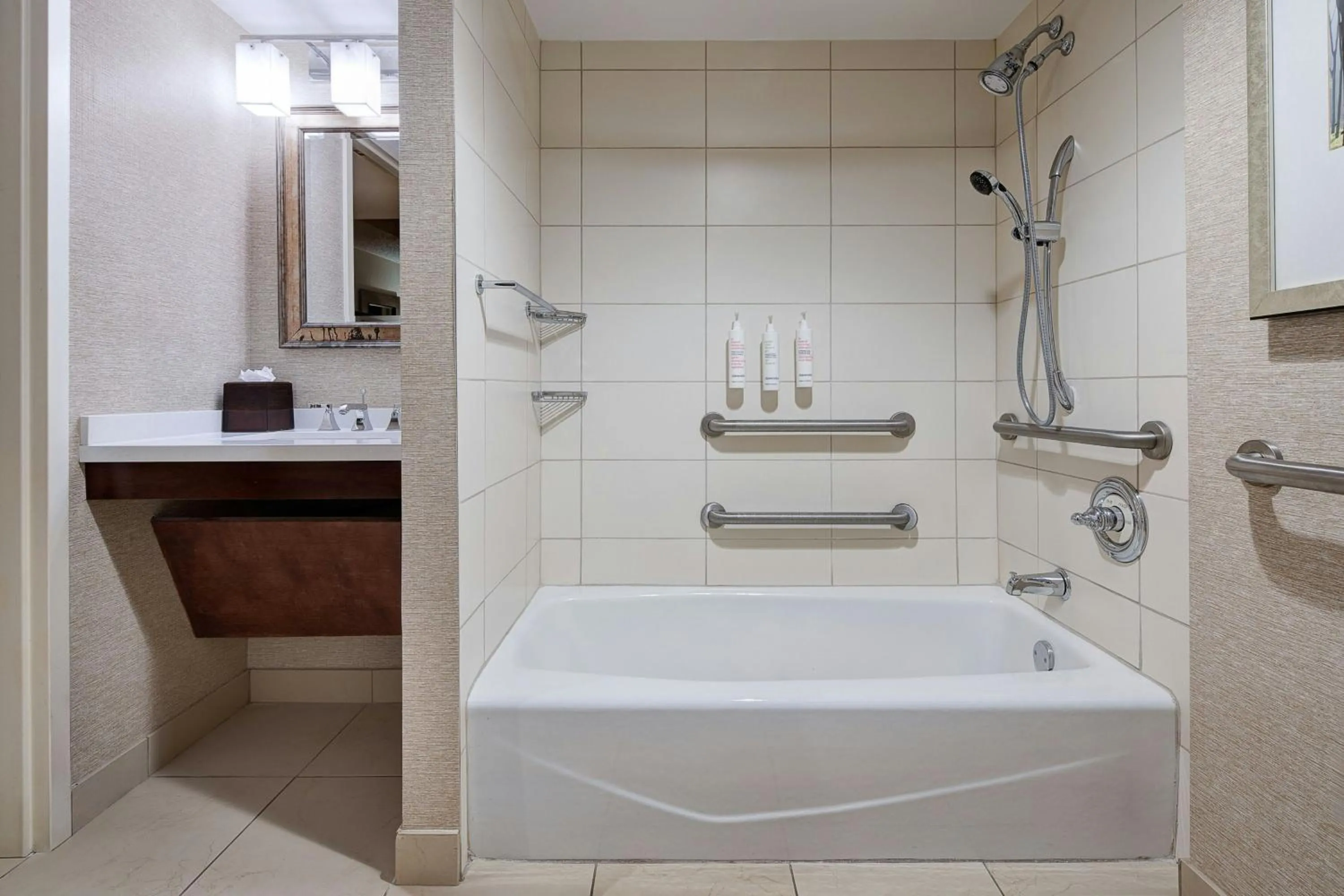 Bathroom in Marriott St. Louis West