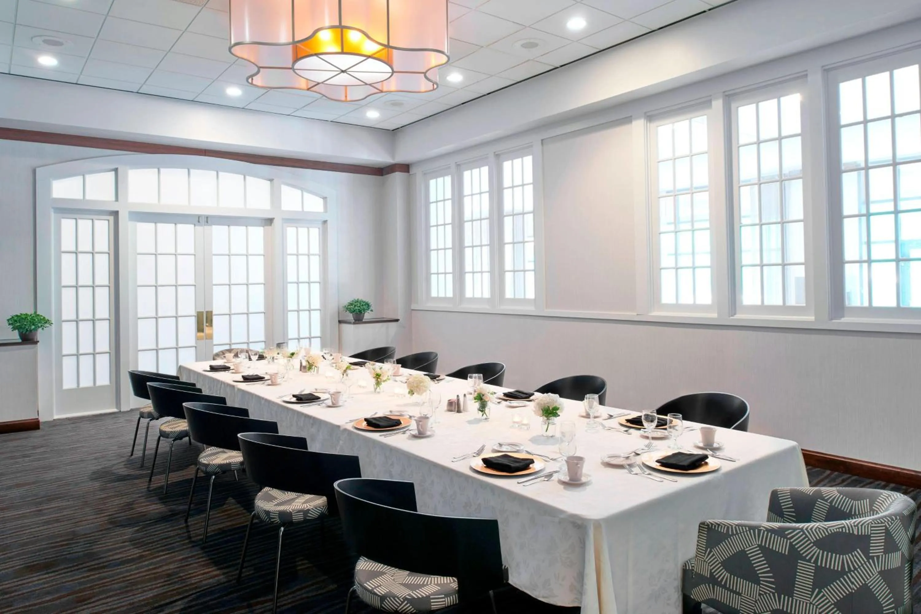 Restaurant/places to eat in Marriott St. Louis West