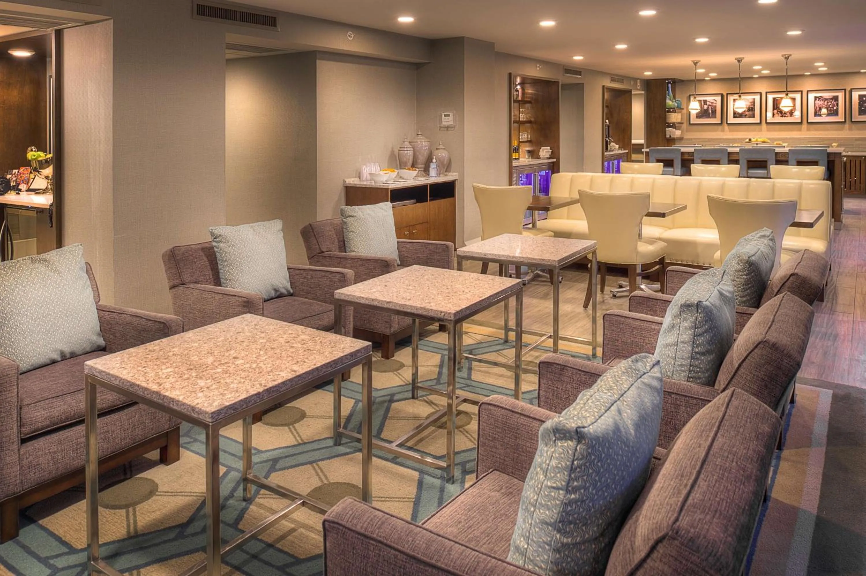 Restaurant/places to eat in St. Louis Union Station Hotel, Curio Collection by Hilton