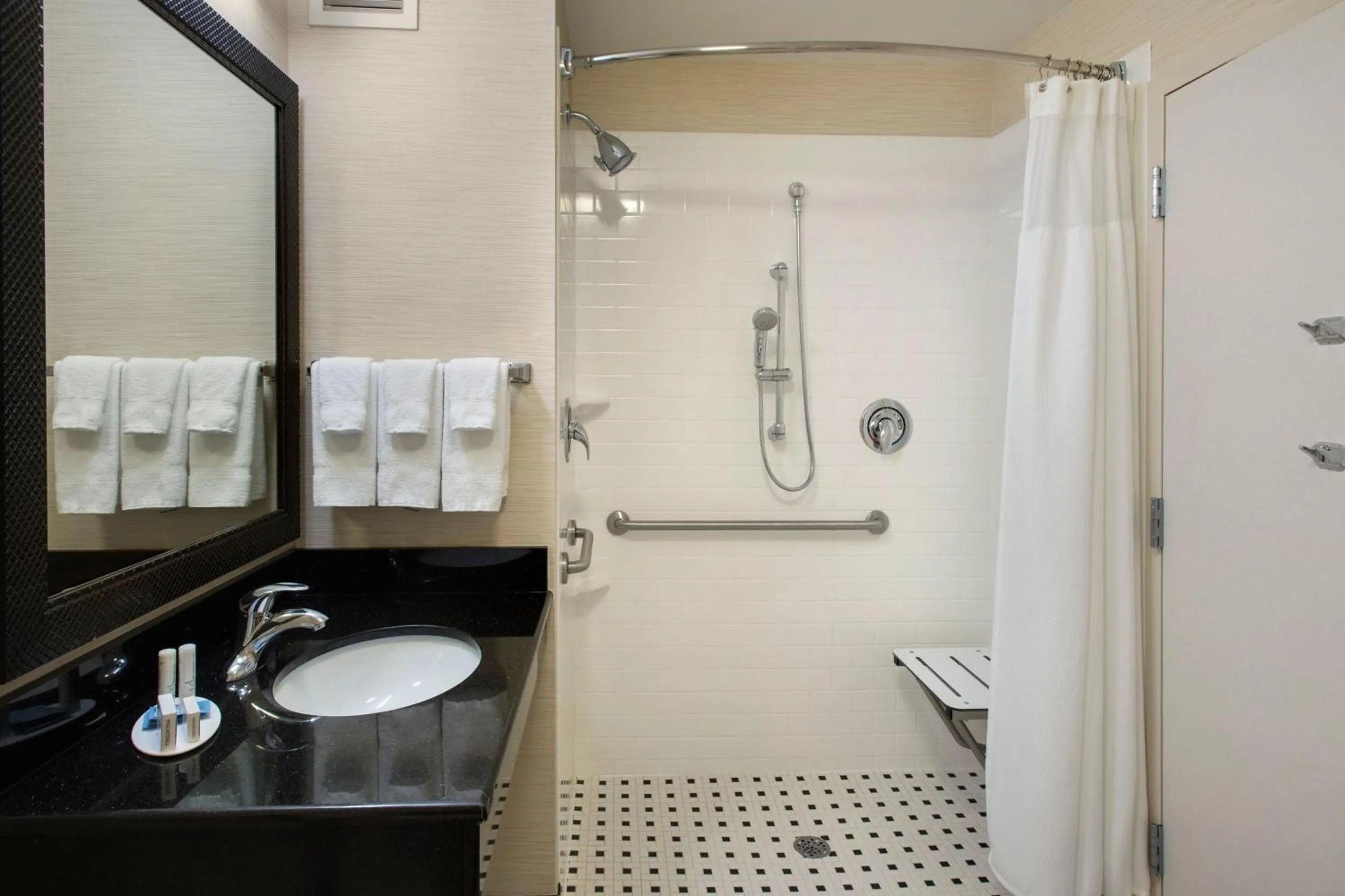 Bathroom in Fairfield Inn & Suites by Marriott Verona