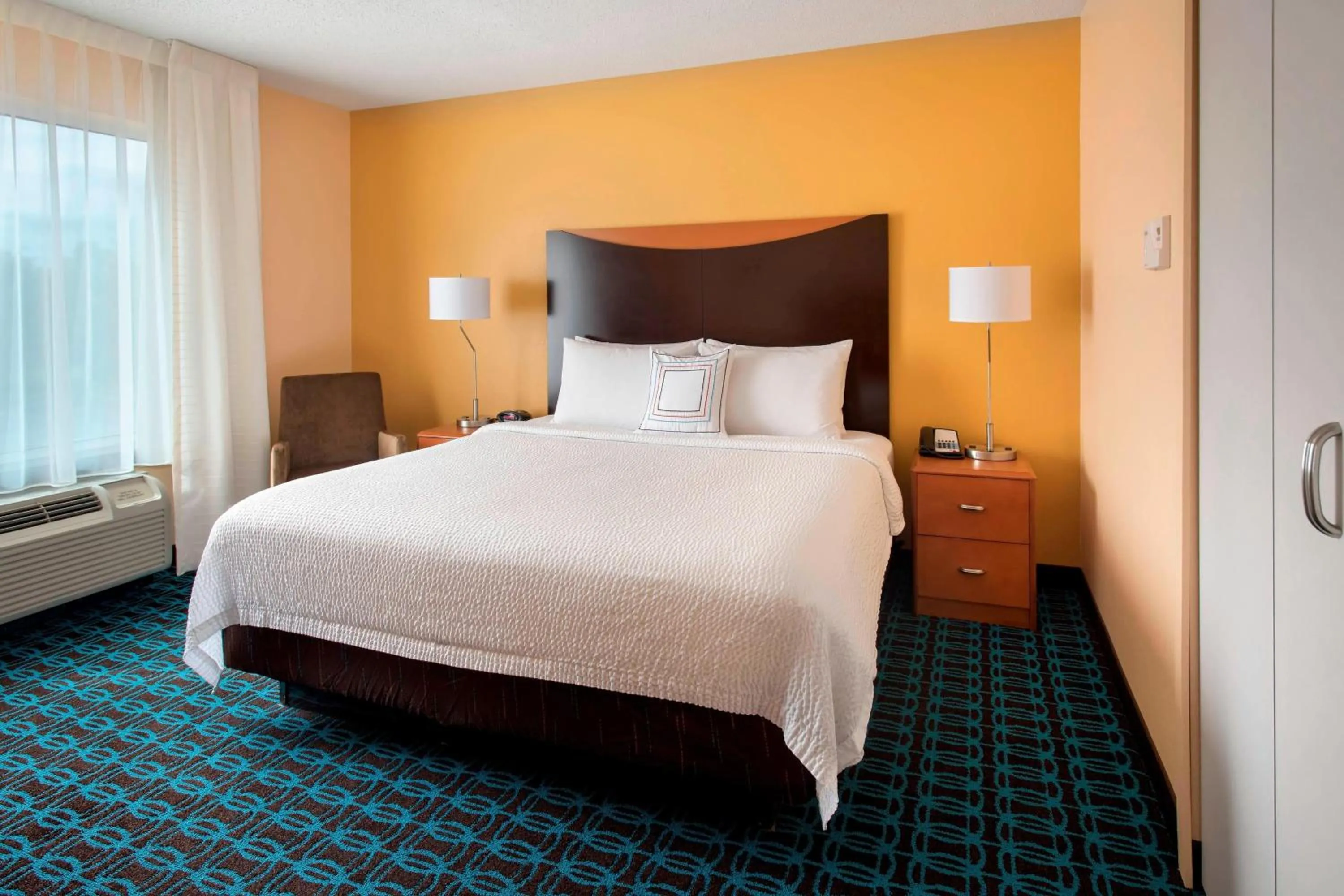 Photo of the whole room, Bed in Fairfield Inn & Suites by Marriott Verona