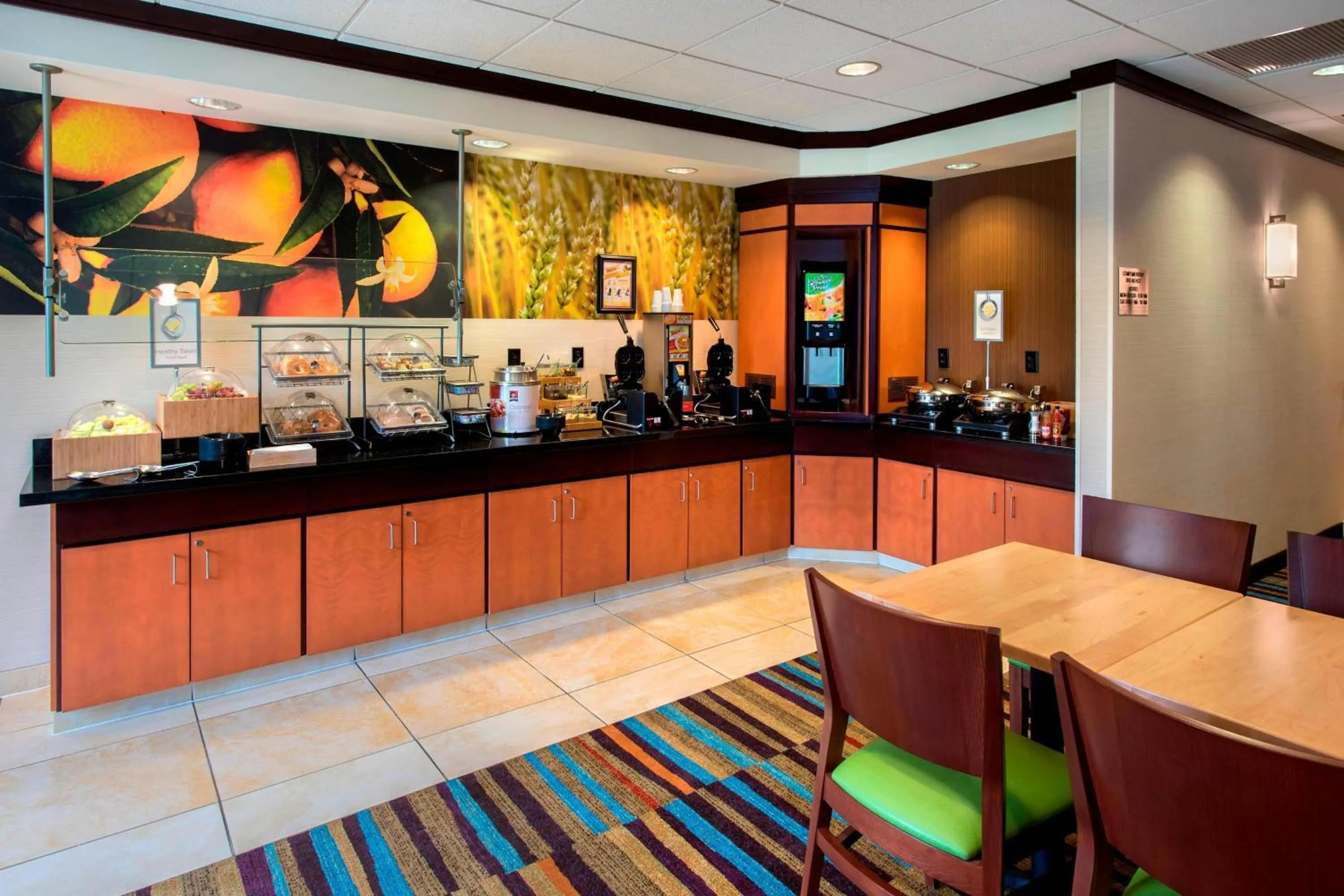 Breakfast in Fairfield Inn & Suites by Marriott Verona