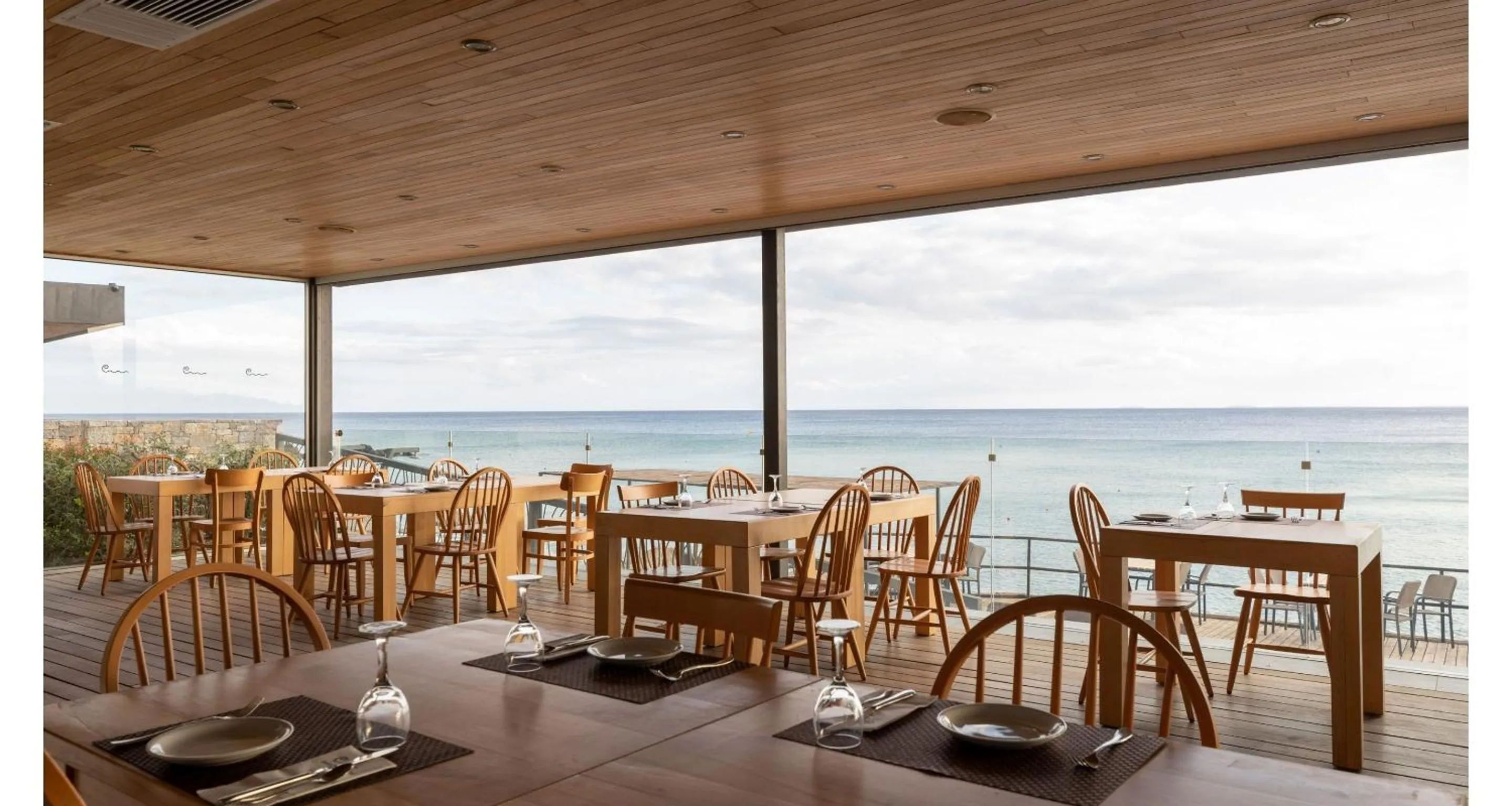 Restaurant/places to eat in Petra Mare