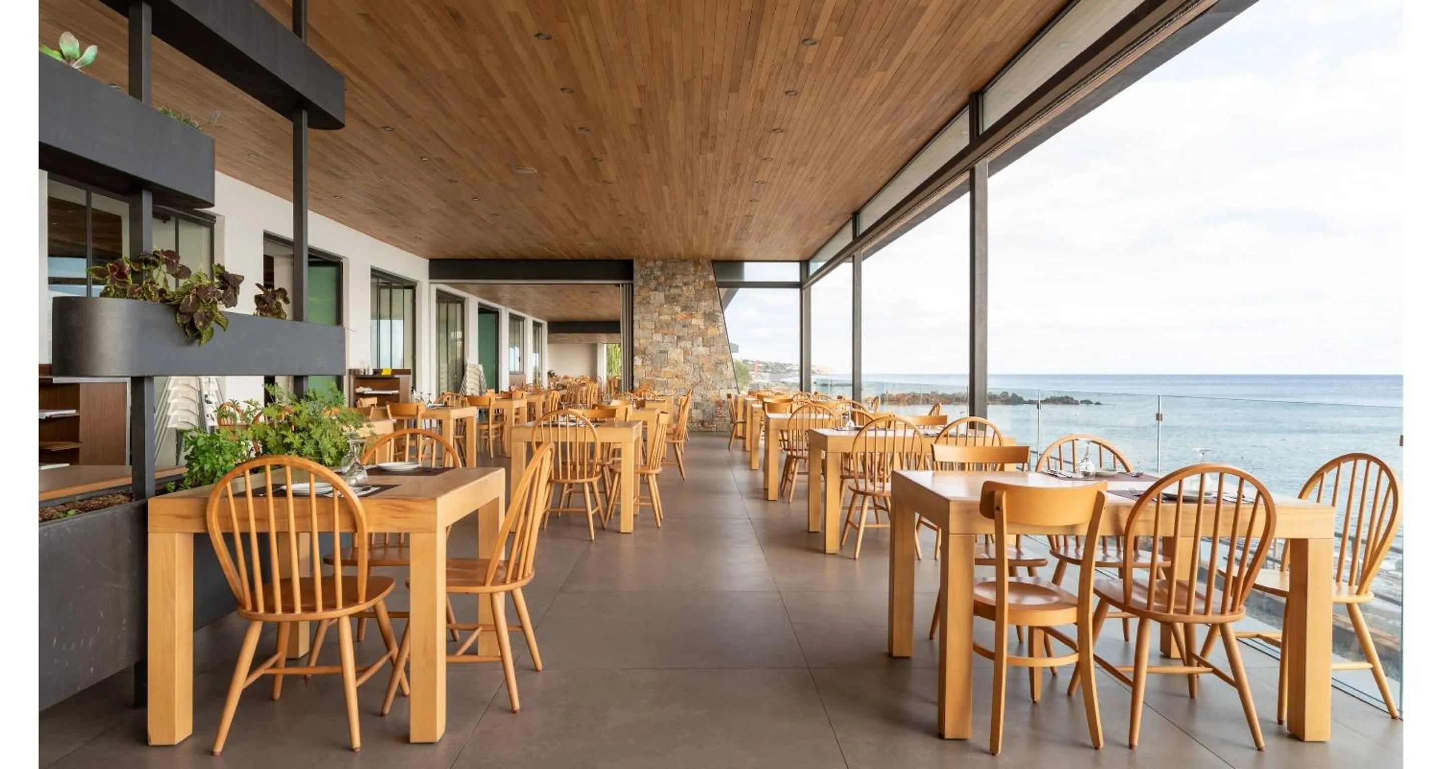 Restaurant/places to eat in Petra Mare