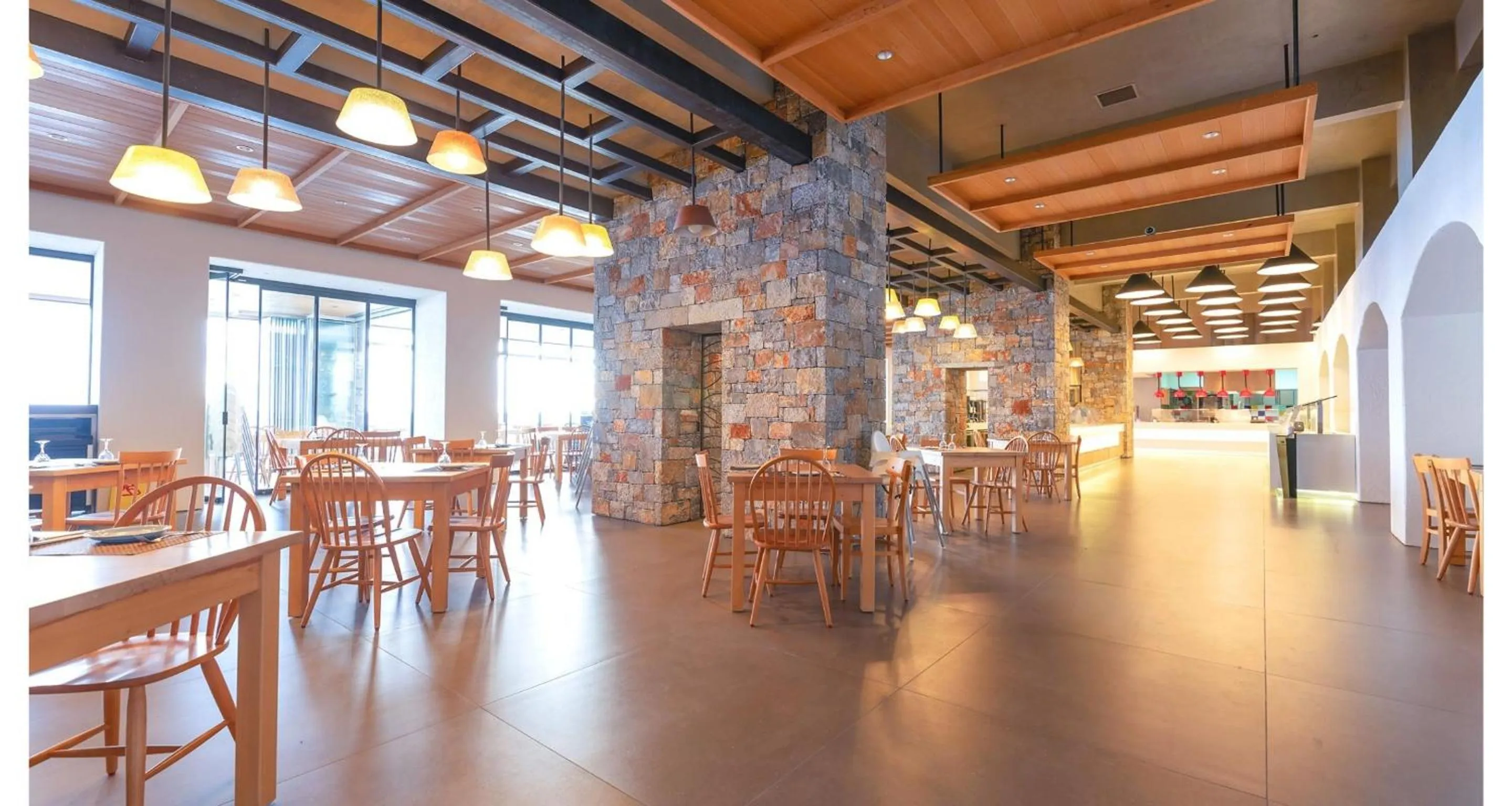 Restaurant/places to eat in Petra Mare