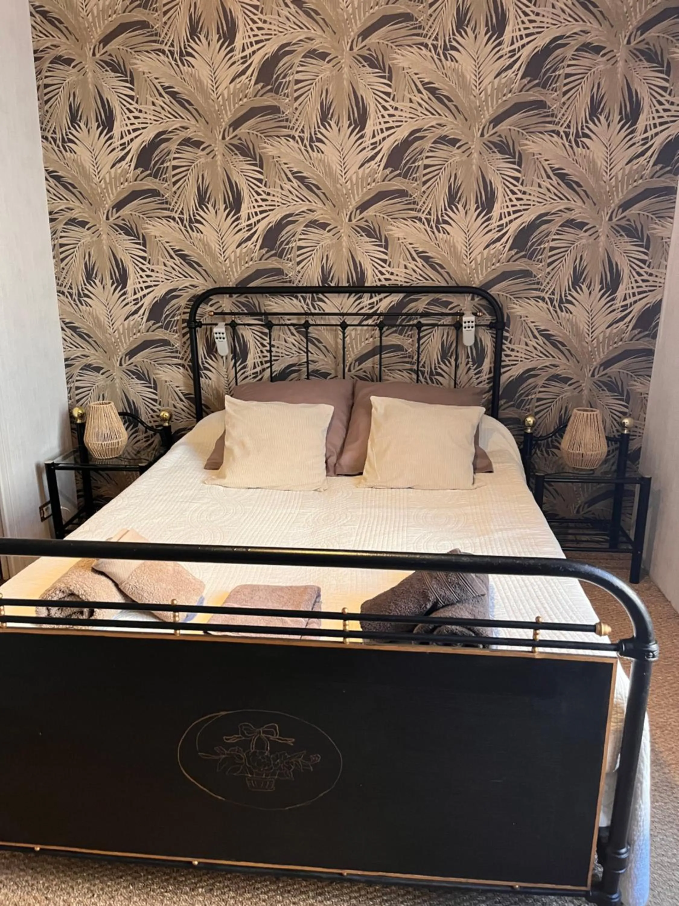 Bed in Les Fleurs