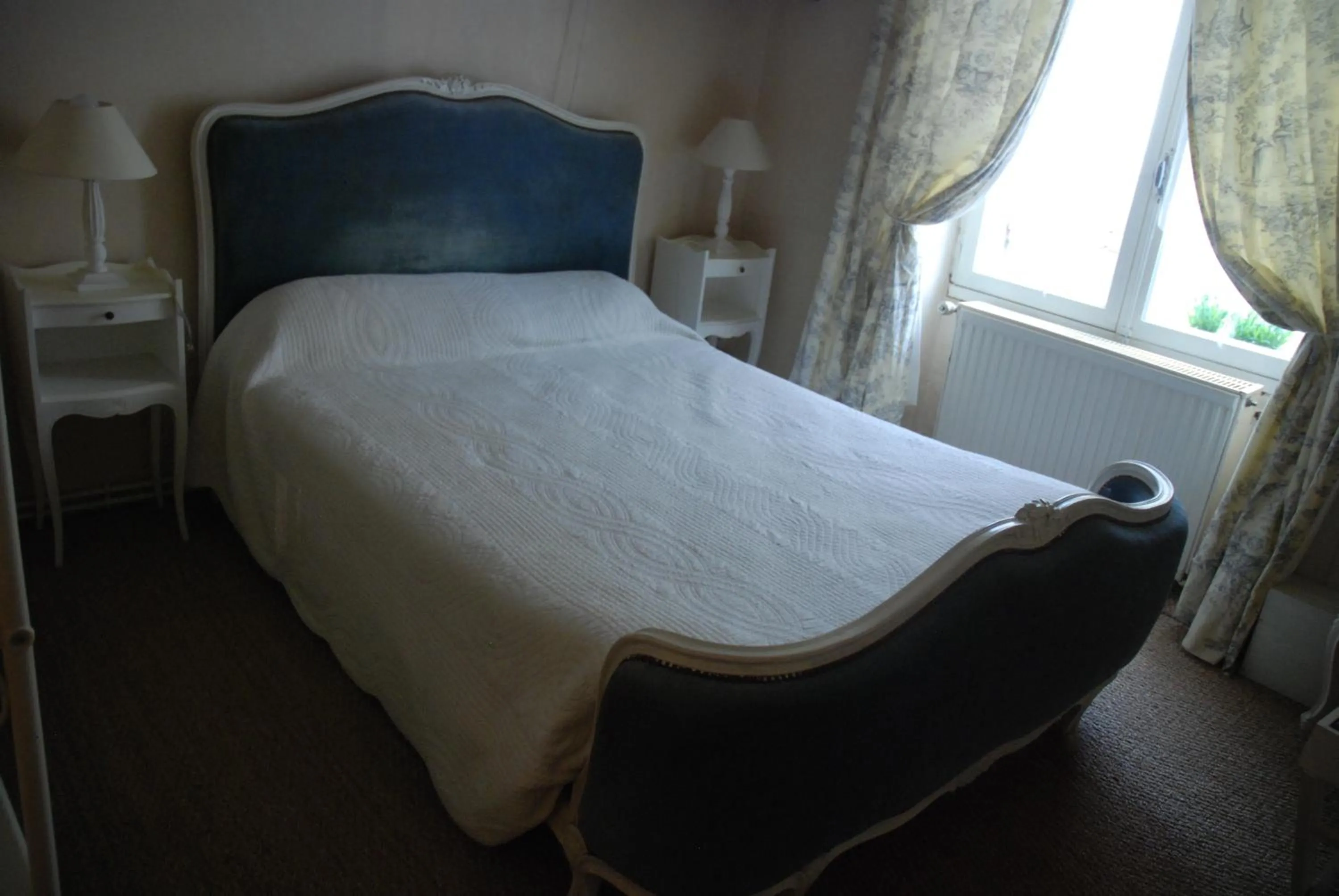 Bed in Les Fleurs