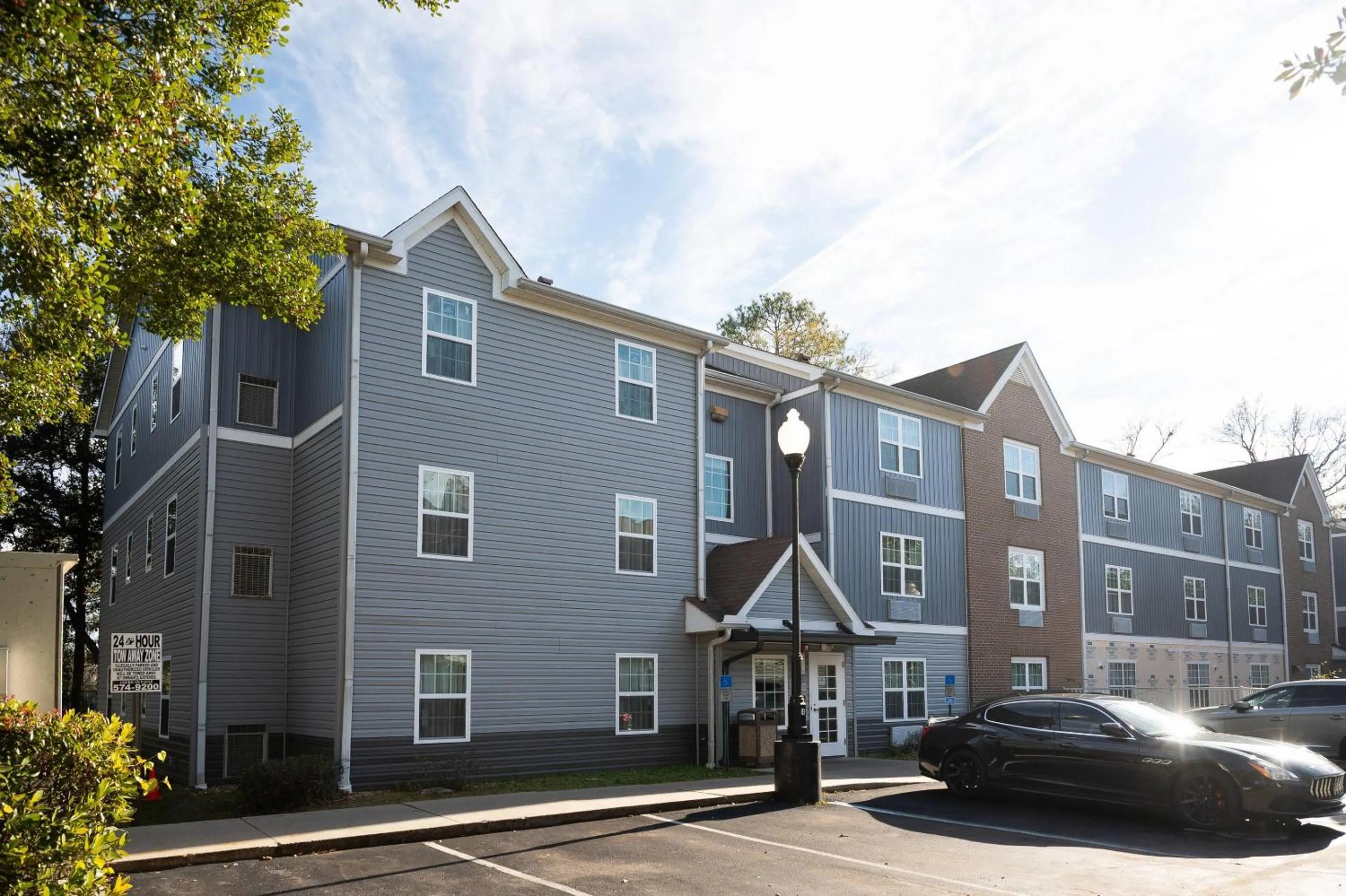 Property building in Alluxsuites at 1876, an Ascend Collection Hotel