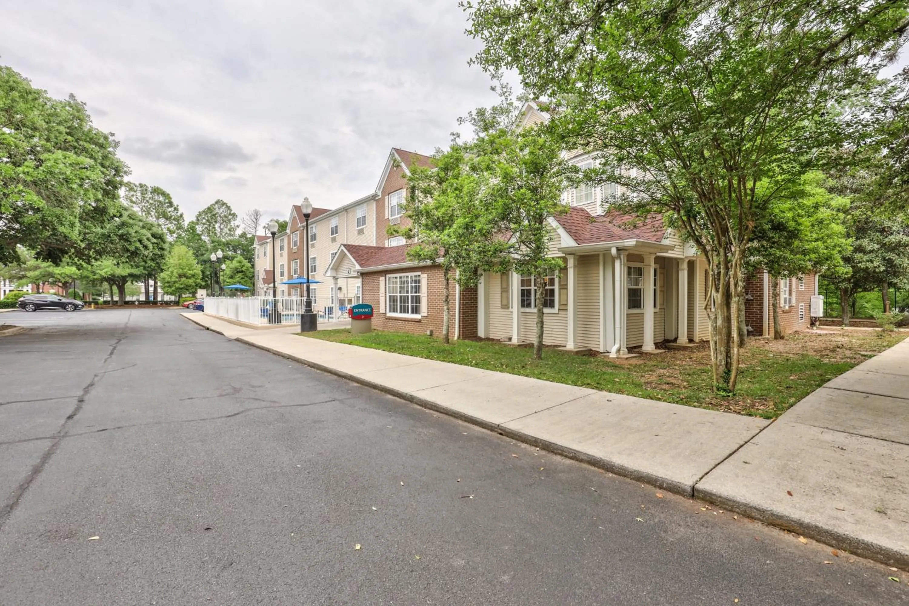 Property building in Alluxsuites at 1876, an Ascend Collection Hotel
