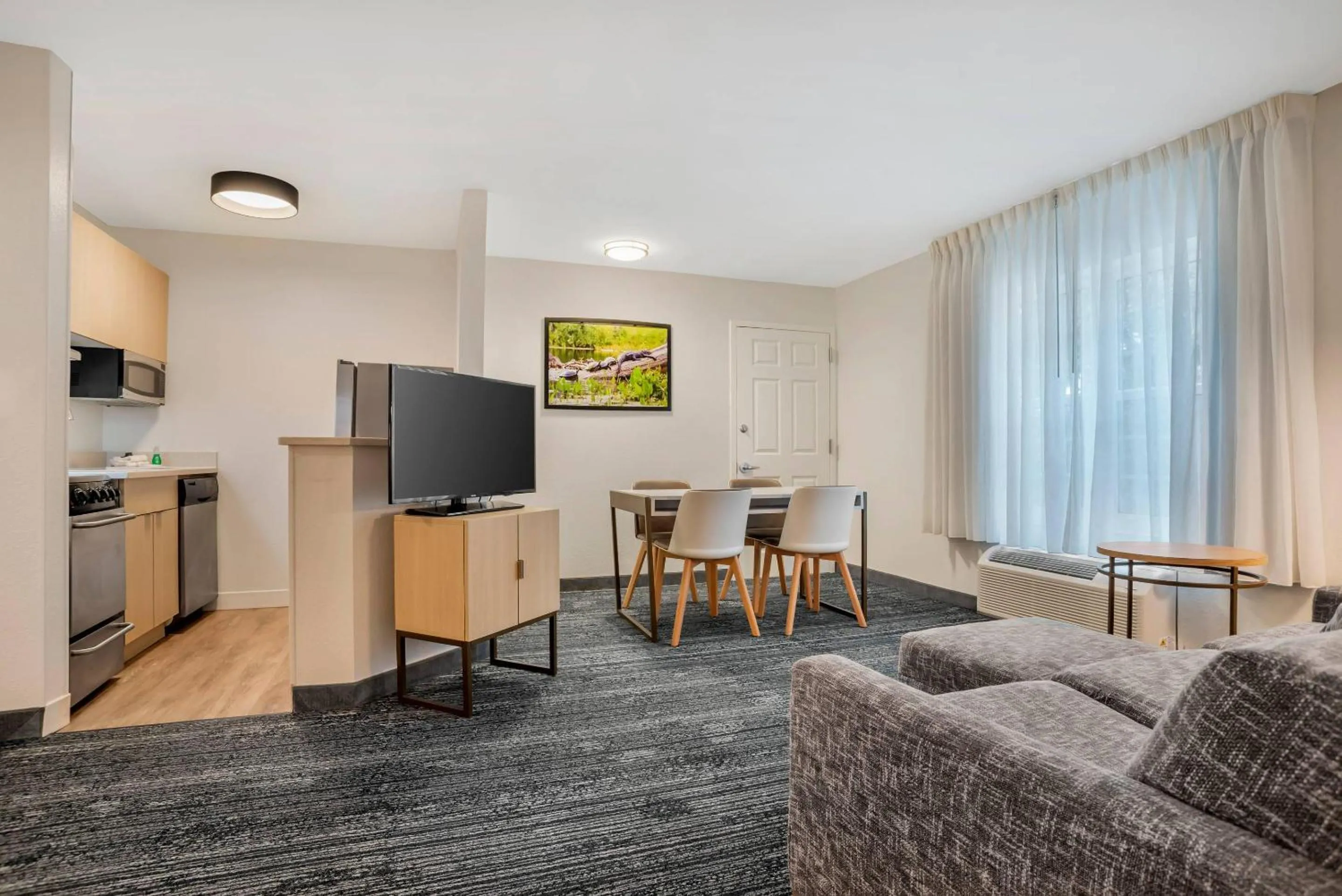 Bedroom in Alluxsuites at 1876, an Ascend Collection Hotel
