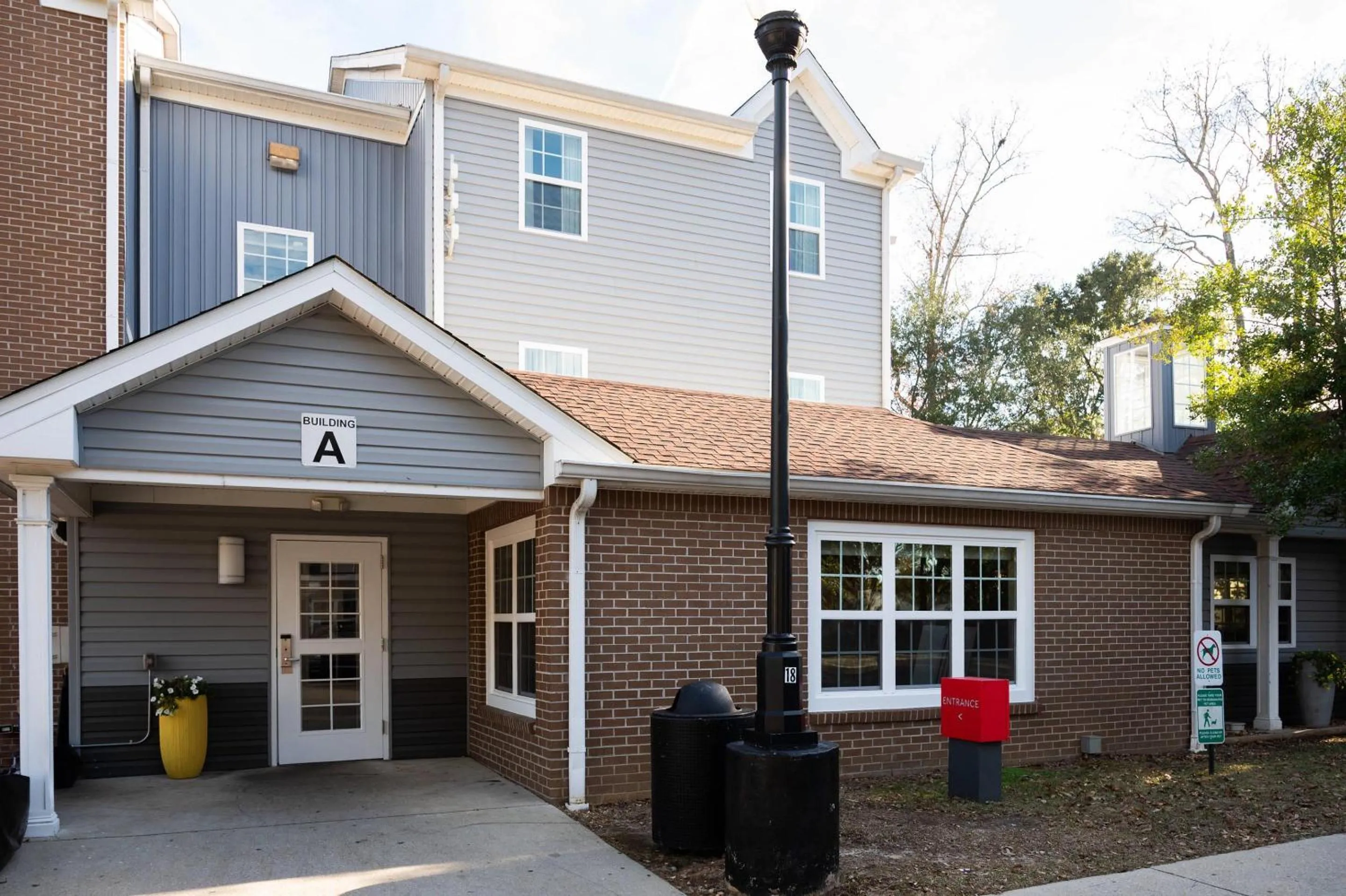 Property building in Alluxsuites at 1876, an Ascend Collection Hotel