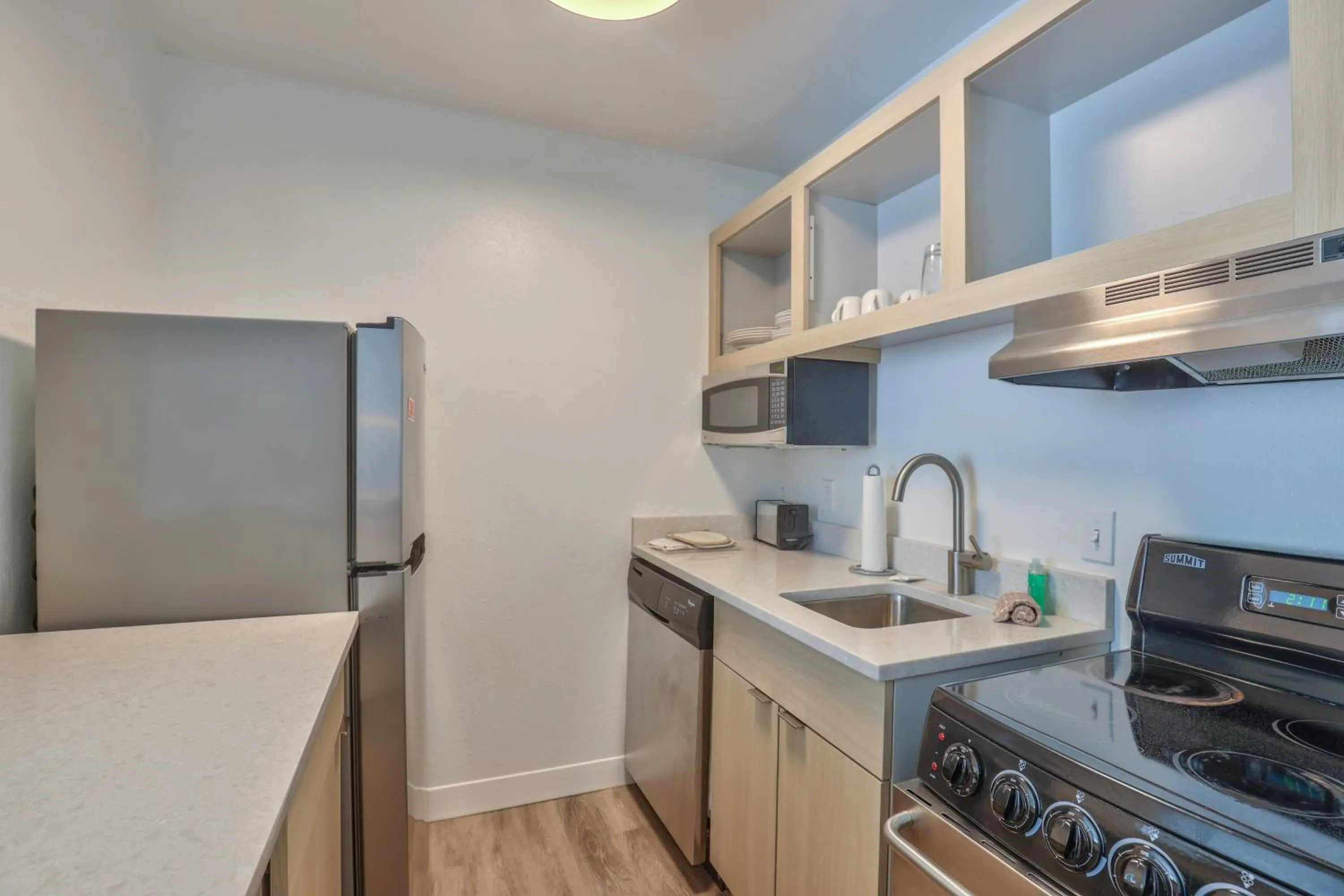 Kitchen or kitchenette in Alluxsuites at 1876, an Ascend Collection Hotel
