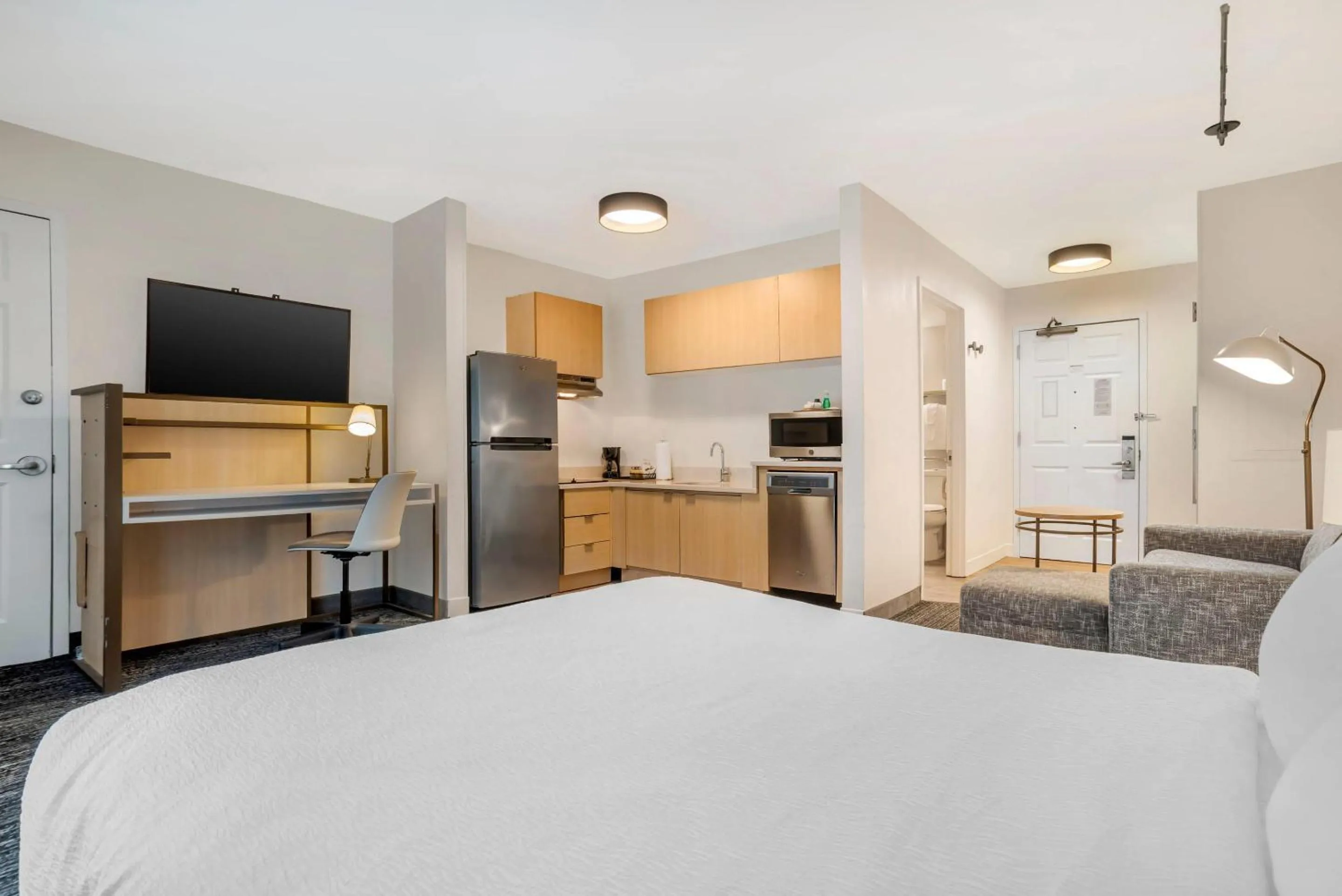 Bedroom in Alluxsuites at 1876, an Ascend Collection Hotel